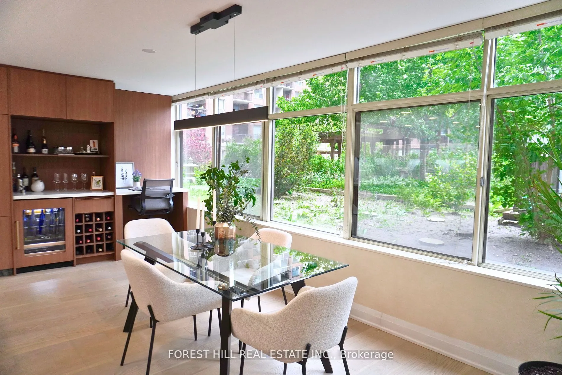 900 Yonge Street, #201