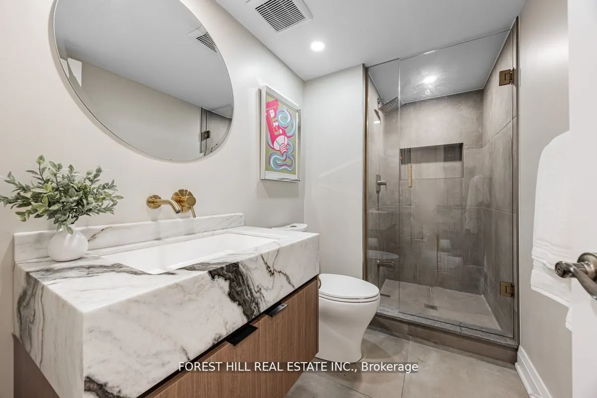 900 Yonge Street, #201
