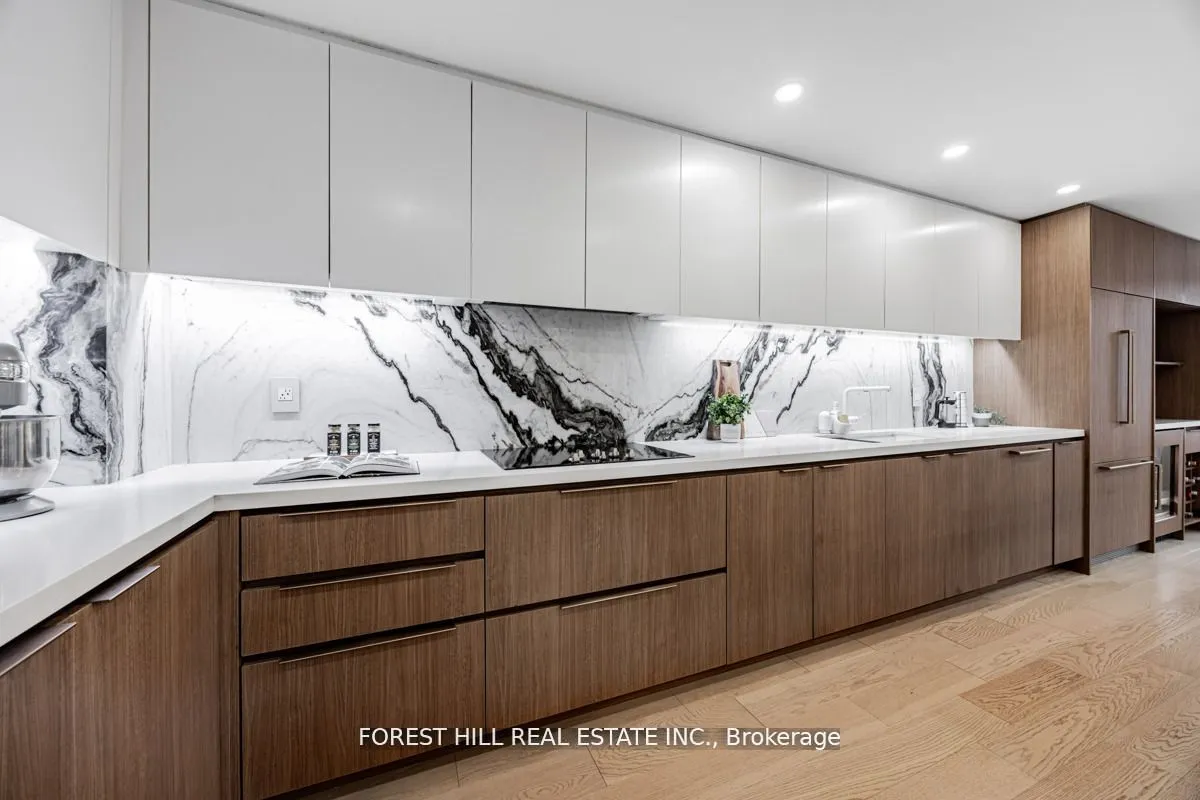900 Yonge Street, #201