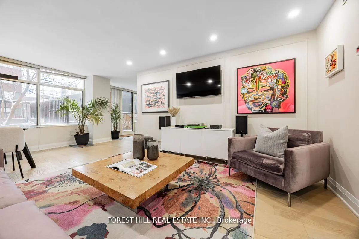 900 Yonge Street, #201