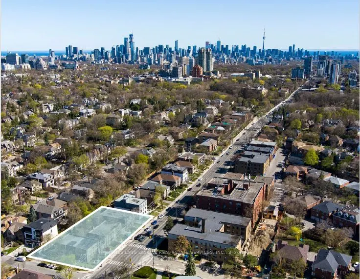 1679 Bathurst Street