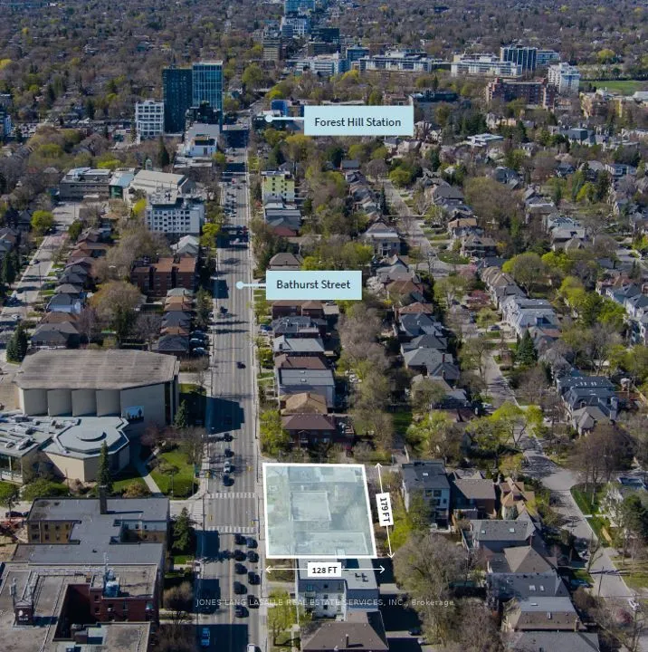 1679 Bathurst Street
