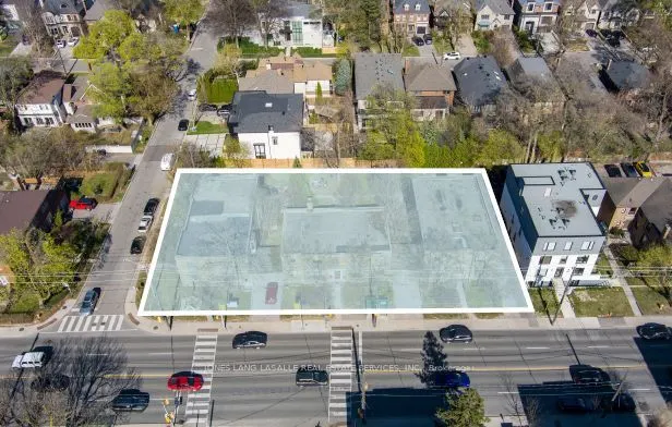 1679 Bathurst Street