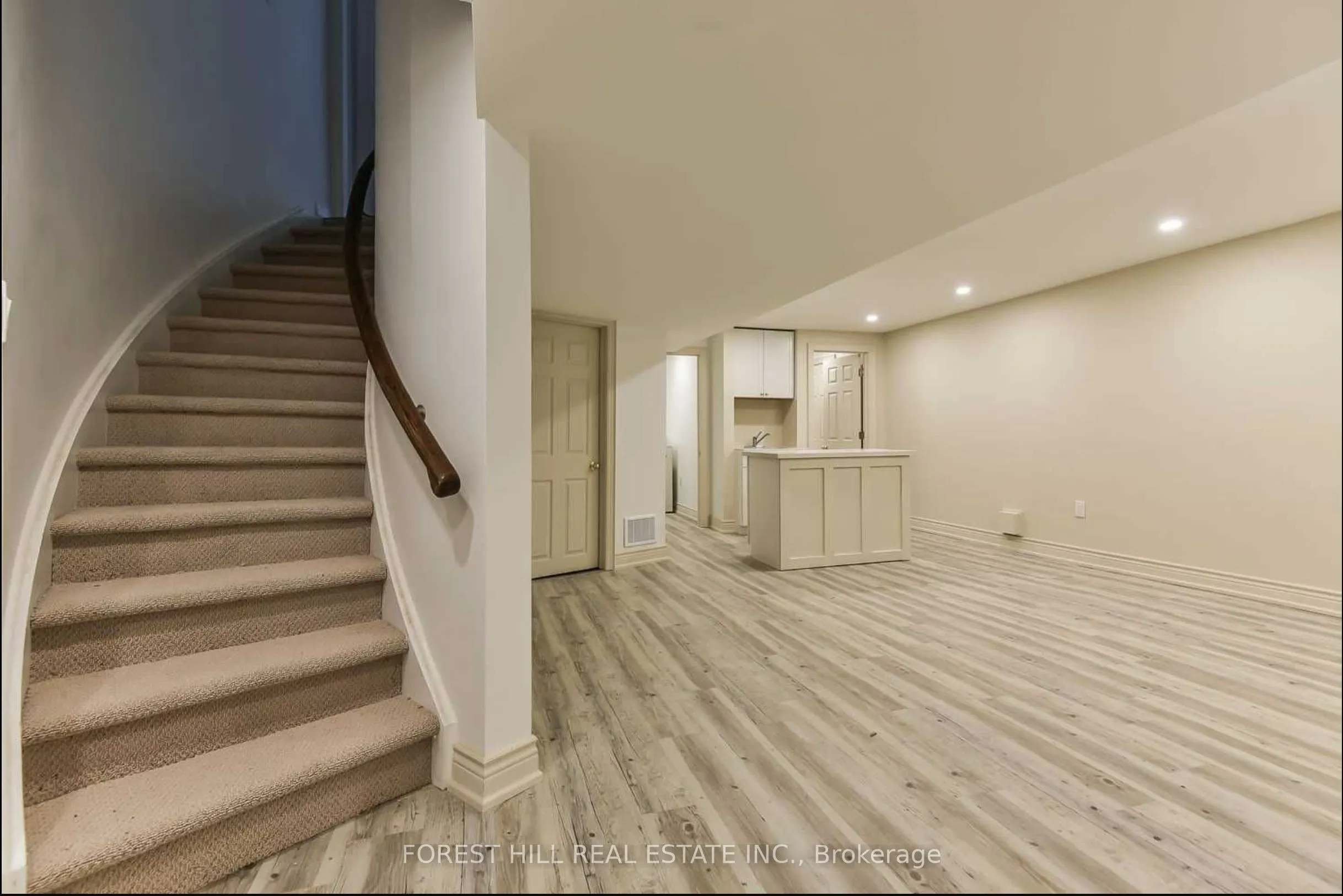 10 Horsham Avenue