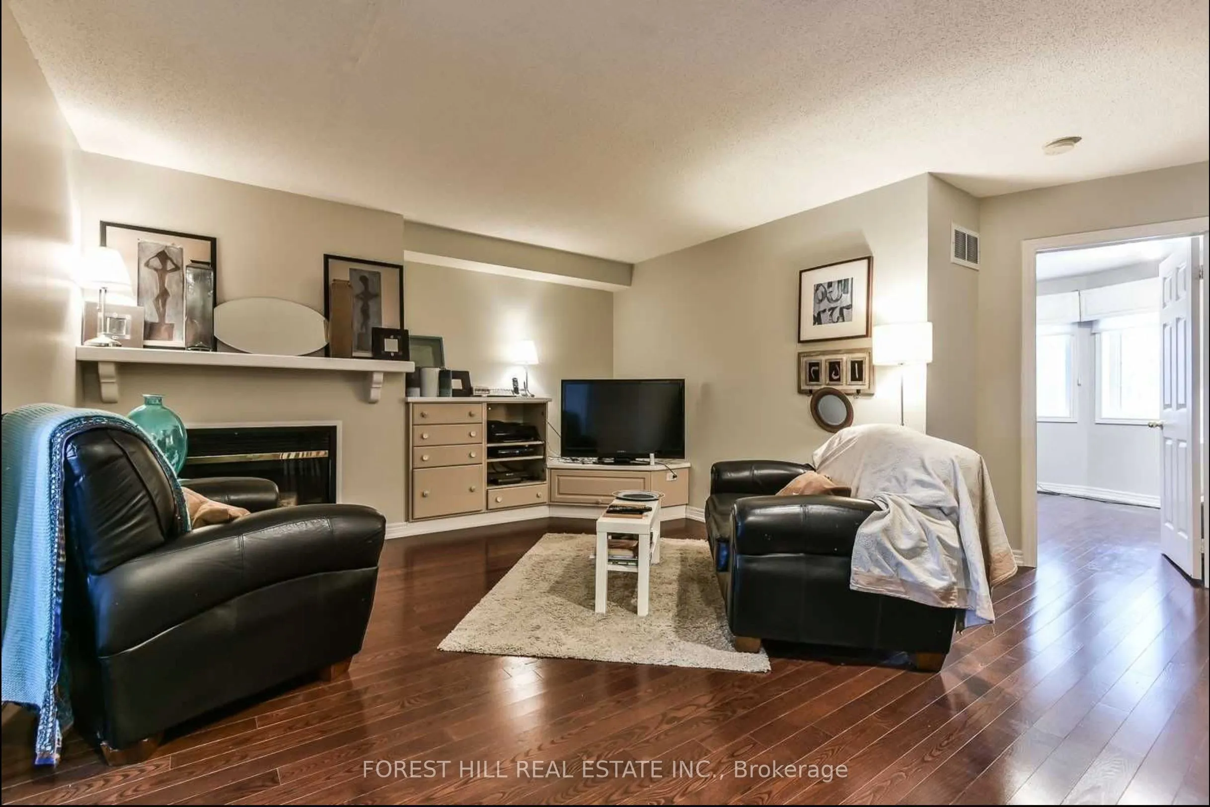 10 Horsham Avenue