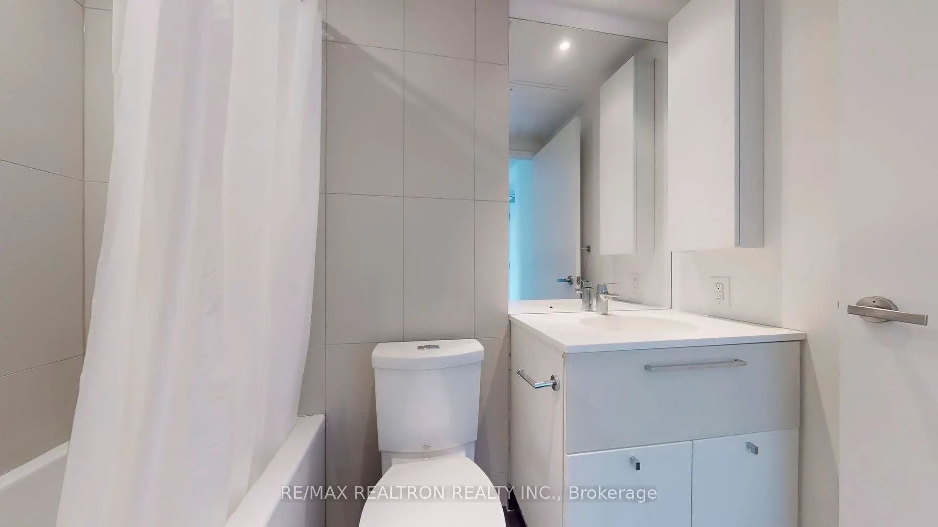 15 Grenville Street, #2706