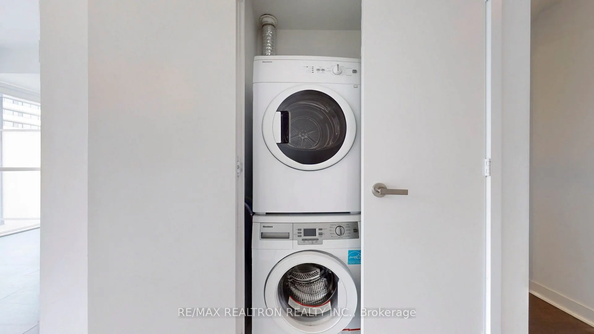 15 Grenville Street, #2706