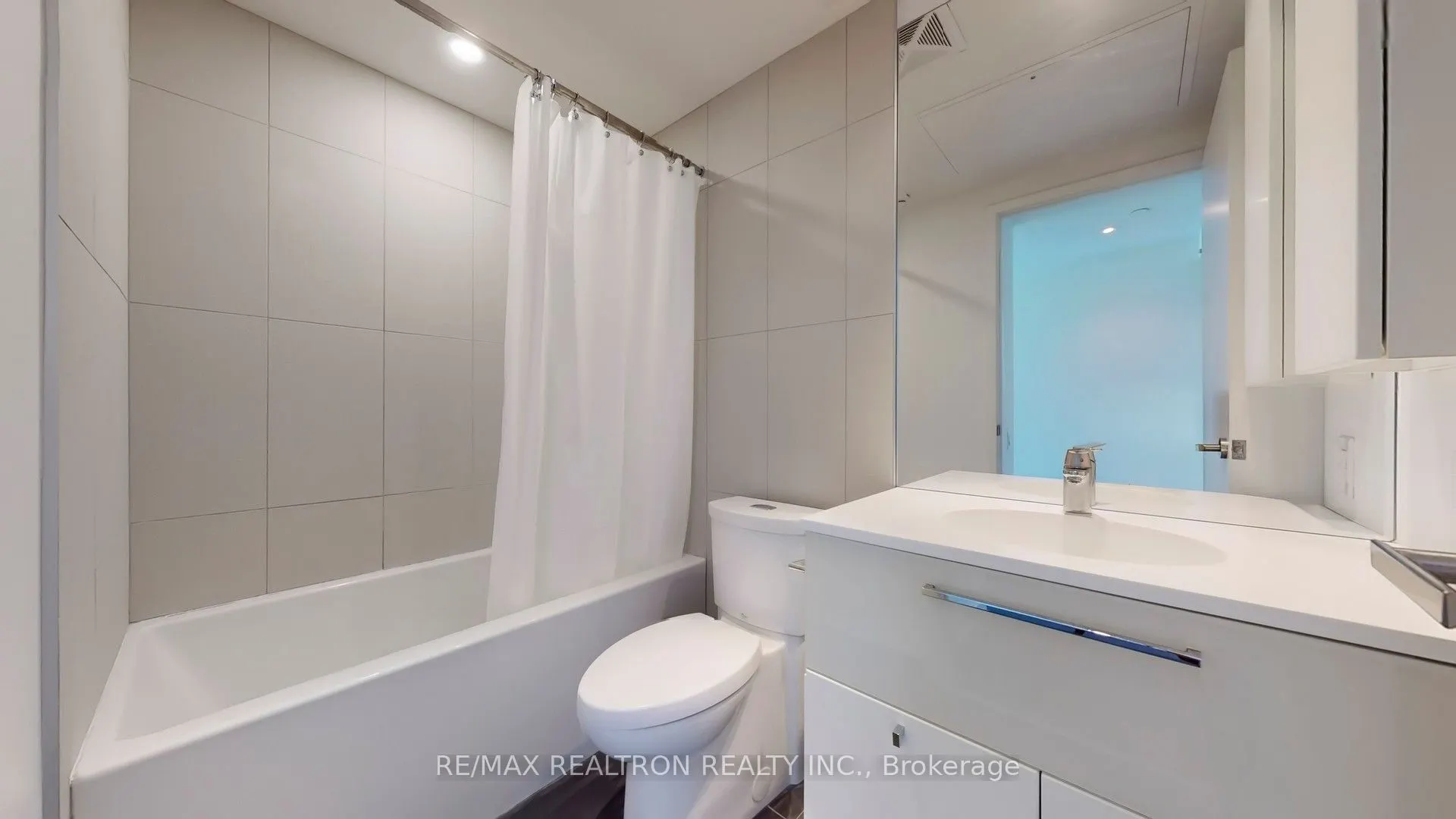 15 Grenville Street, #2706