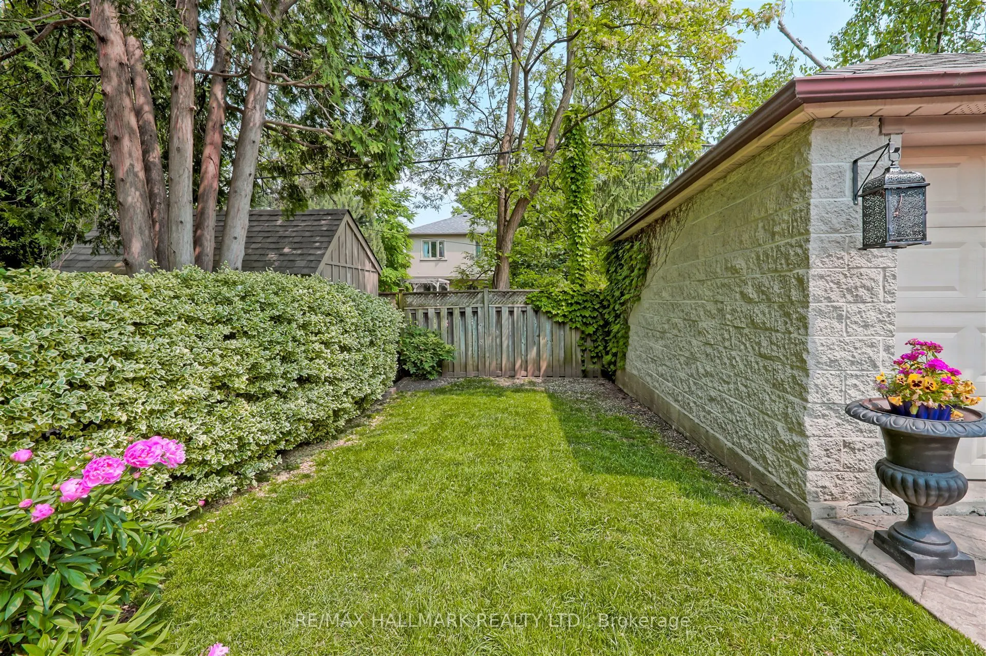 27 Cameron Crescent