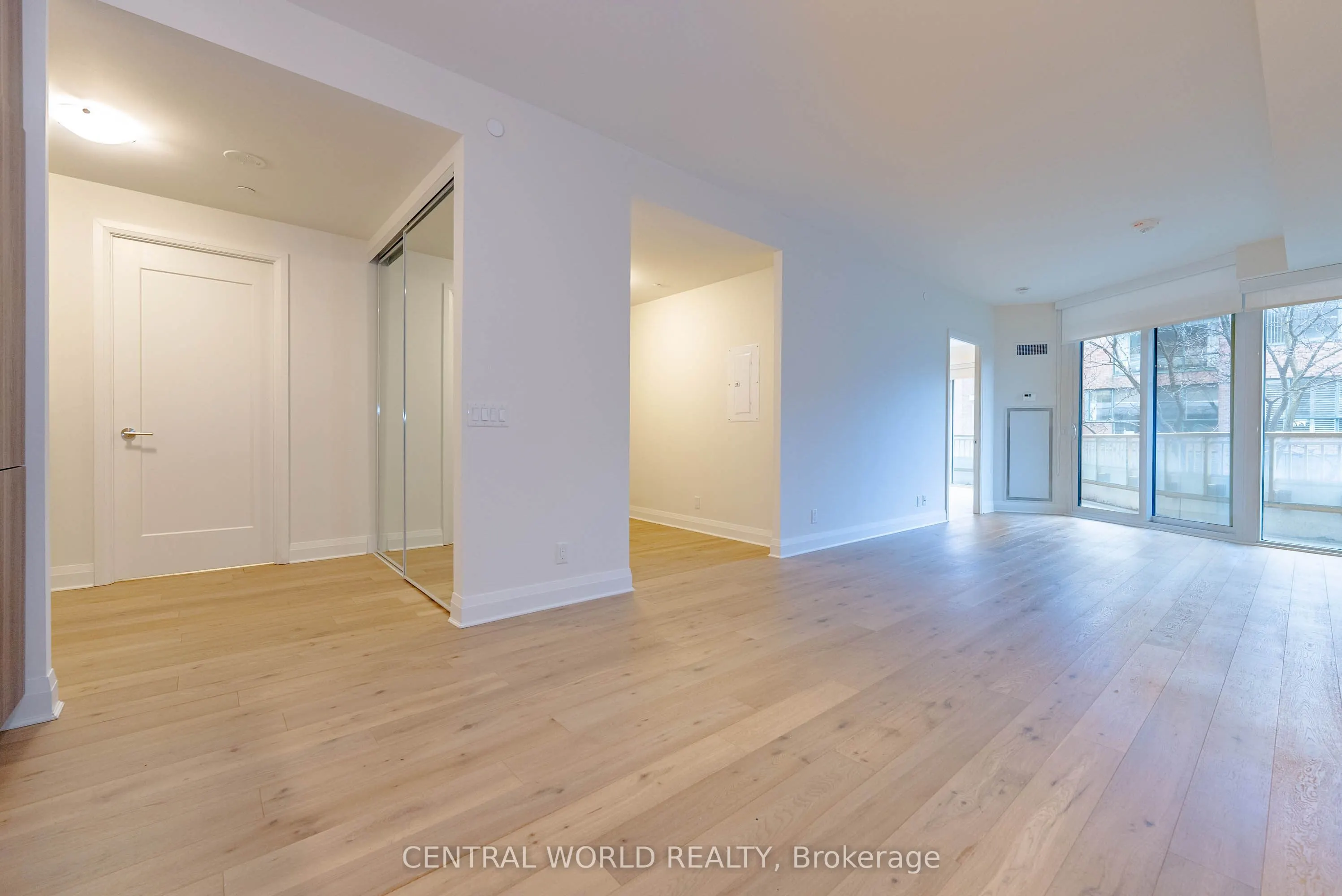 151 Avenue Road, #305