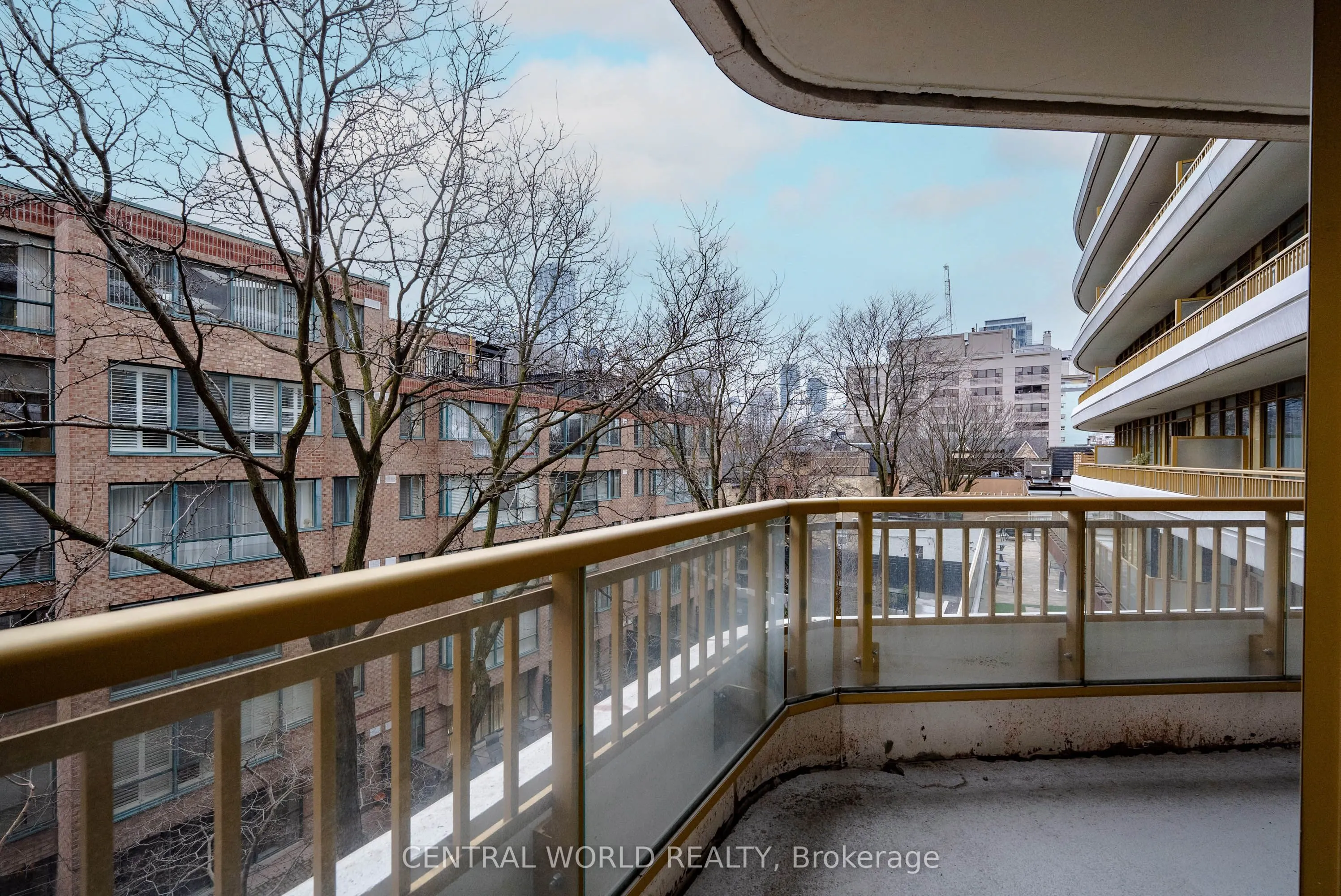 151 Avenue Road, #305