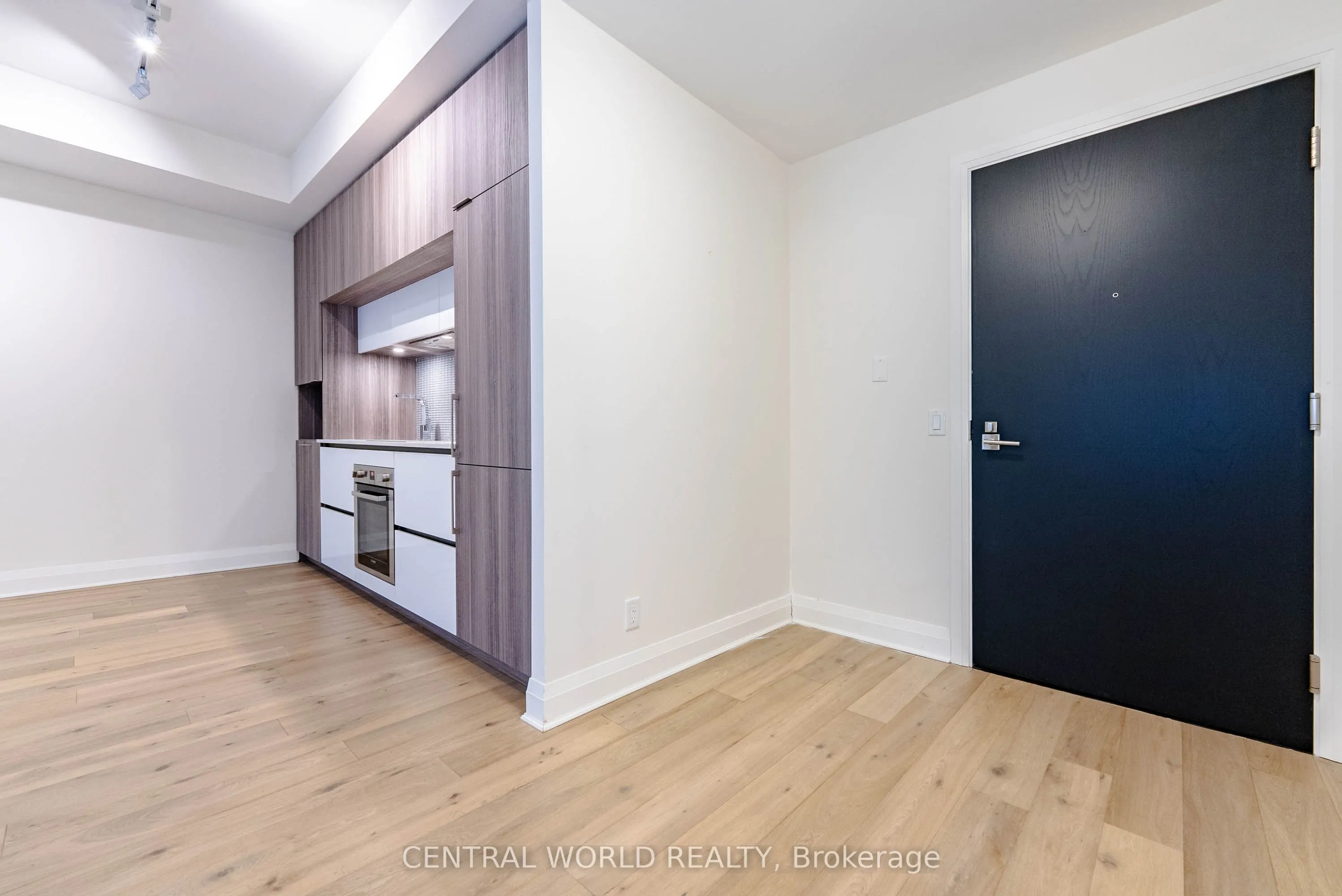 151 Avenue Road, #305