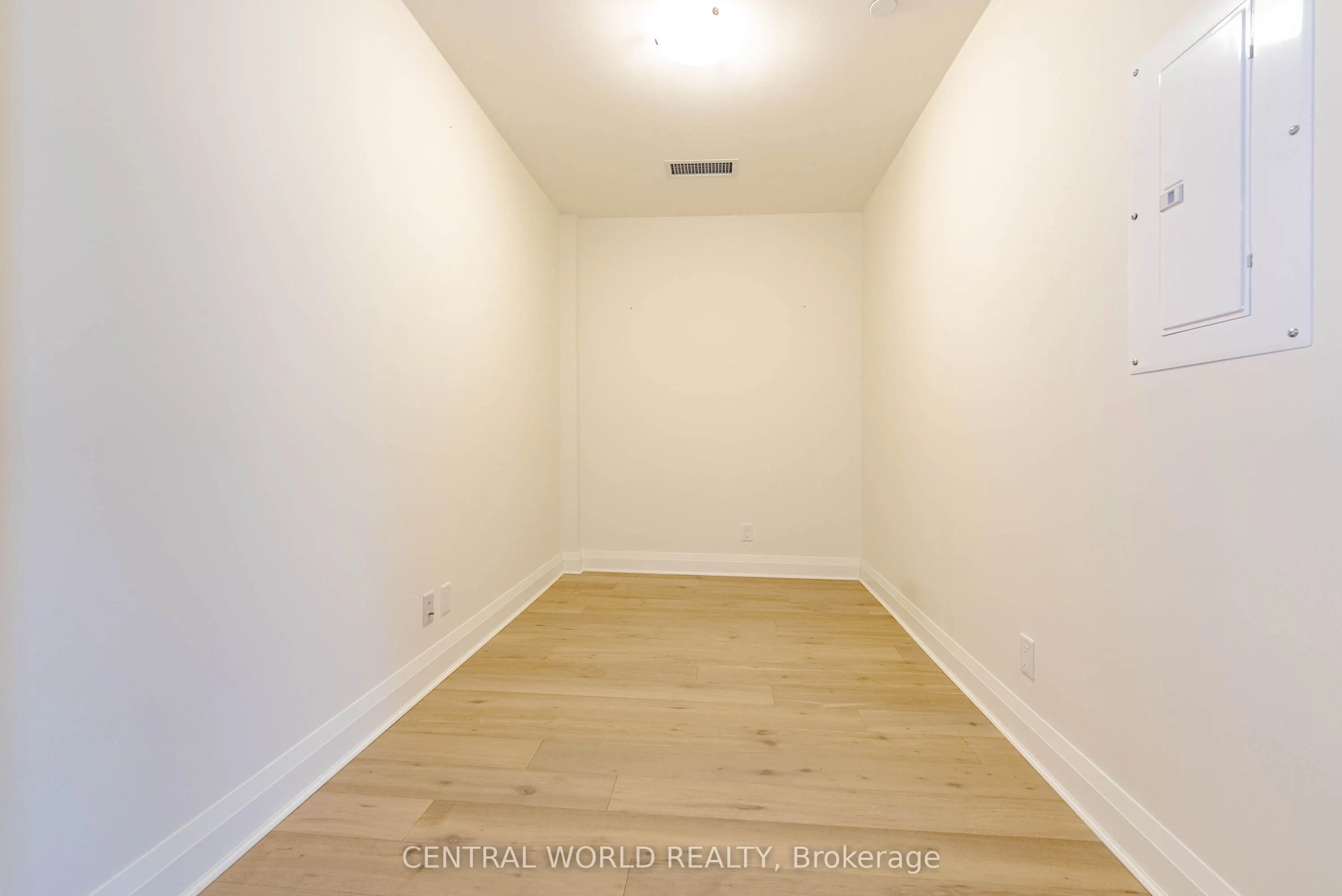 151 Avenue Road, #305