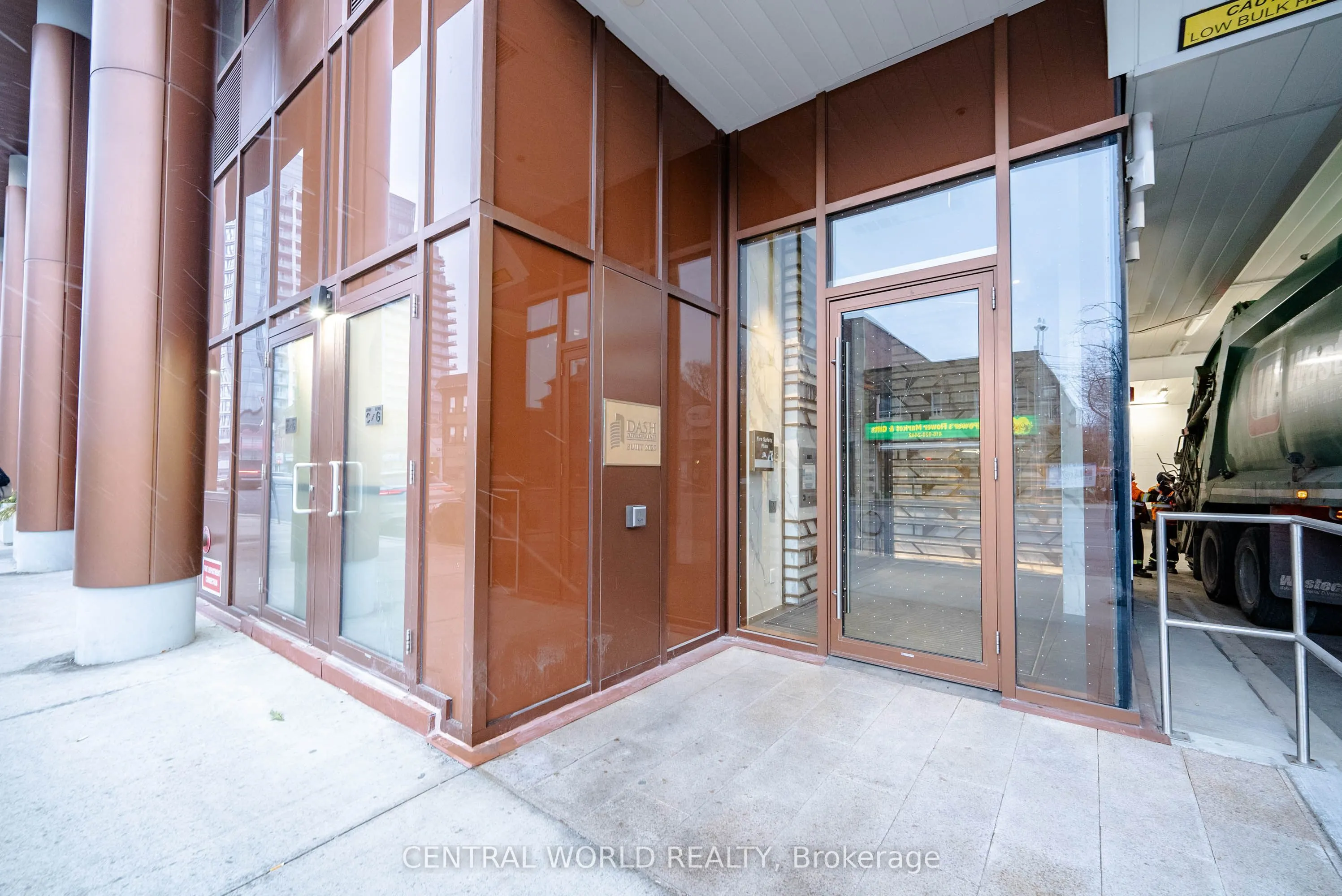151 Avenue Road, #305
