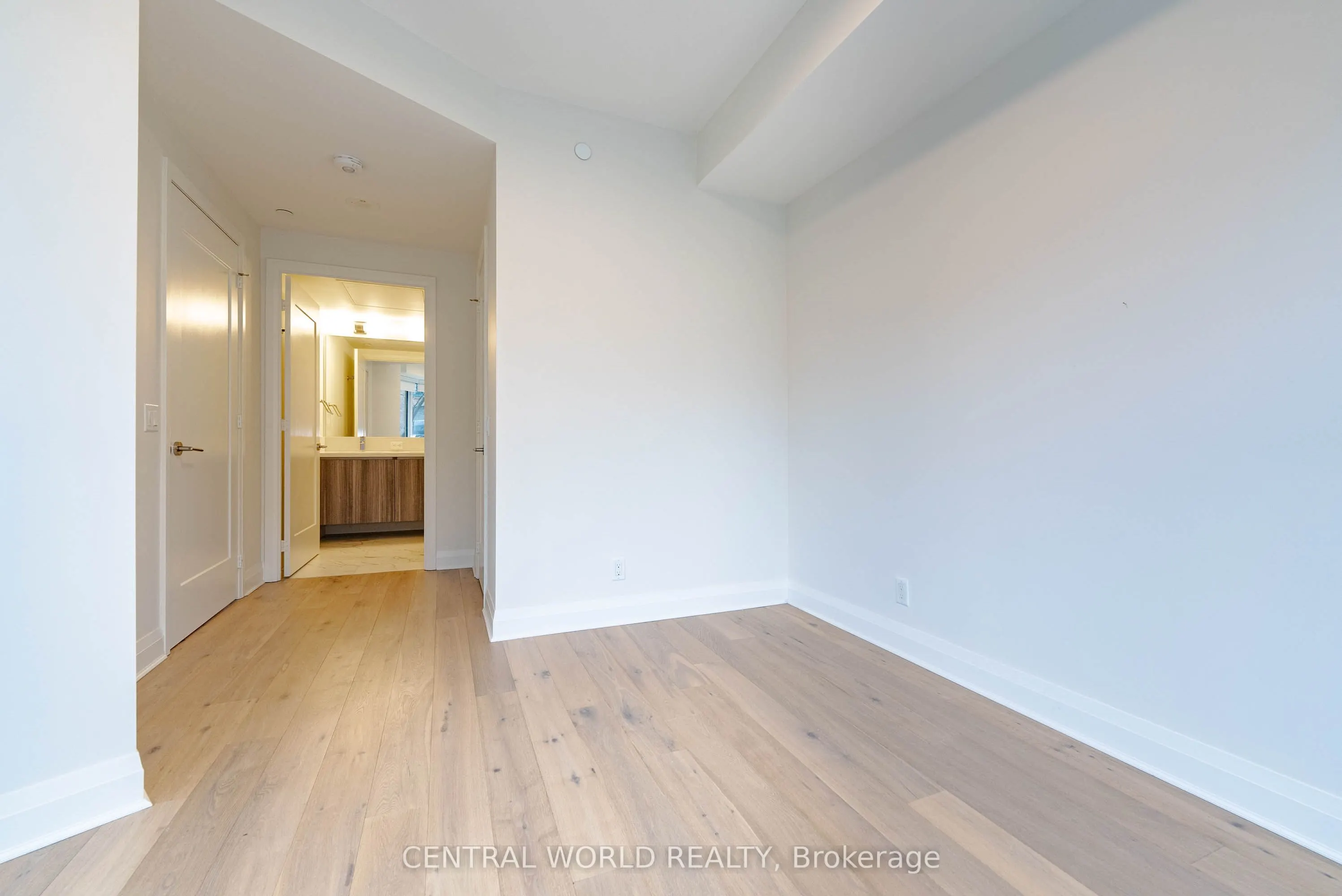 151 Avenue Road, #305
