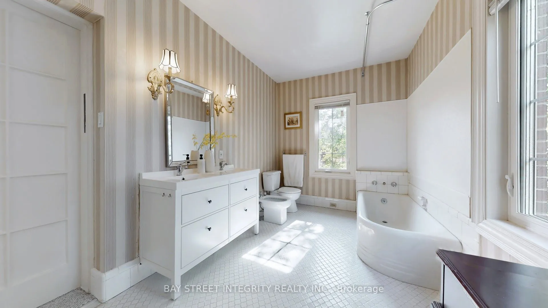 184 Heath Street W