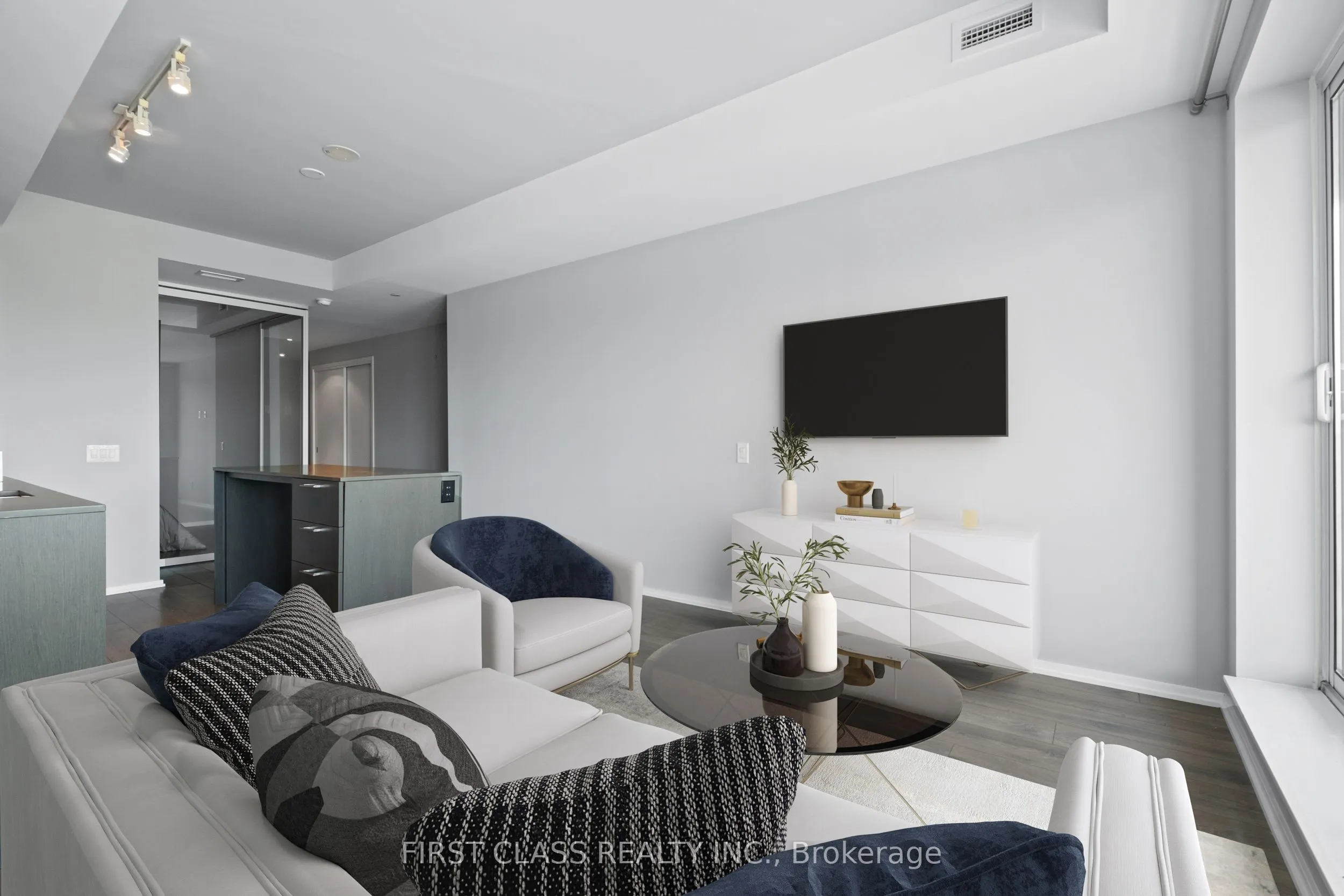 783 Bathurst Street, #413