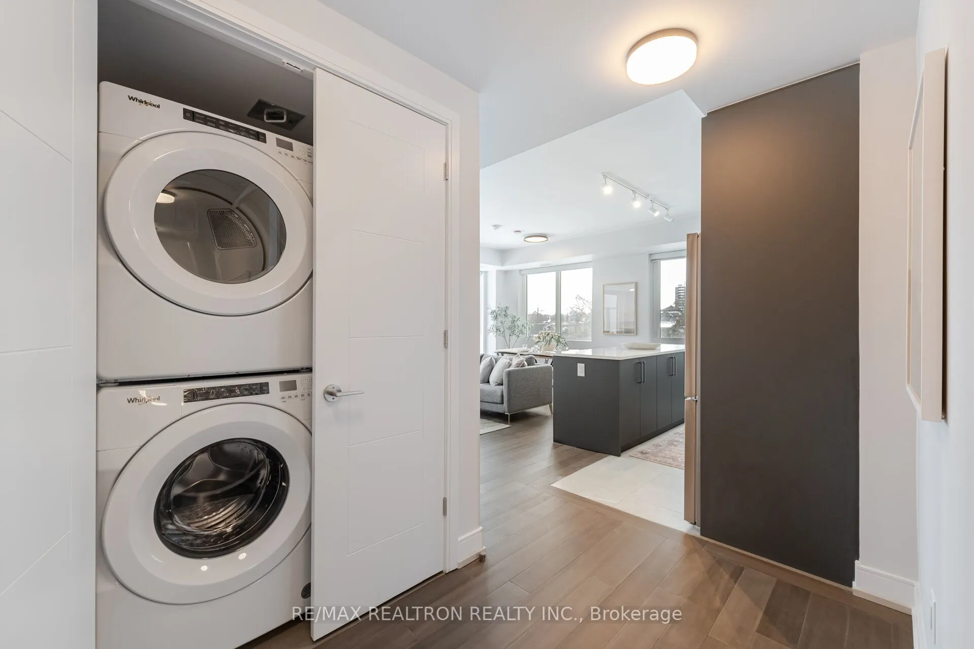 664 Spadina Avenue, #403