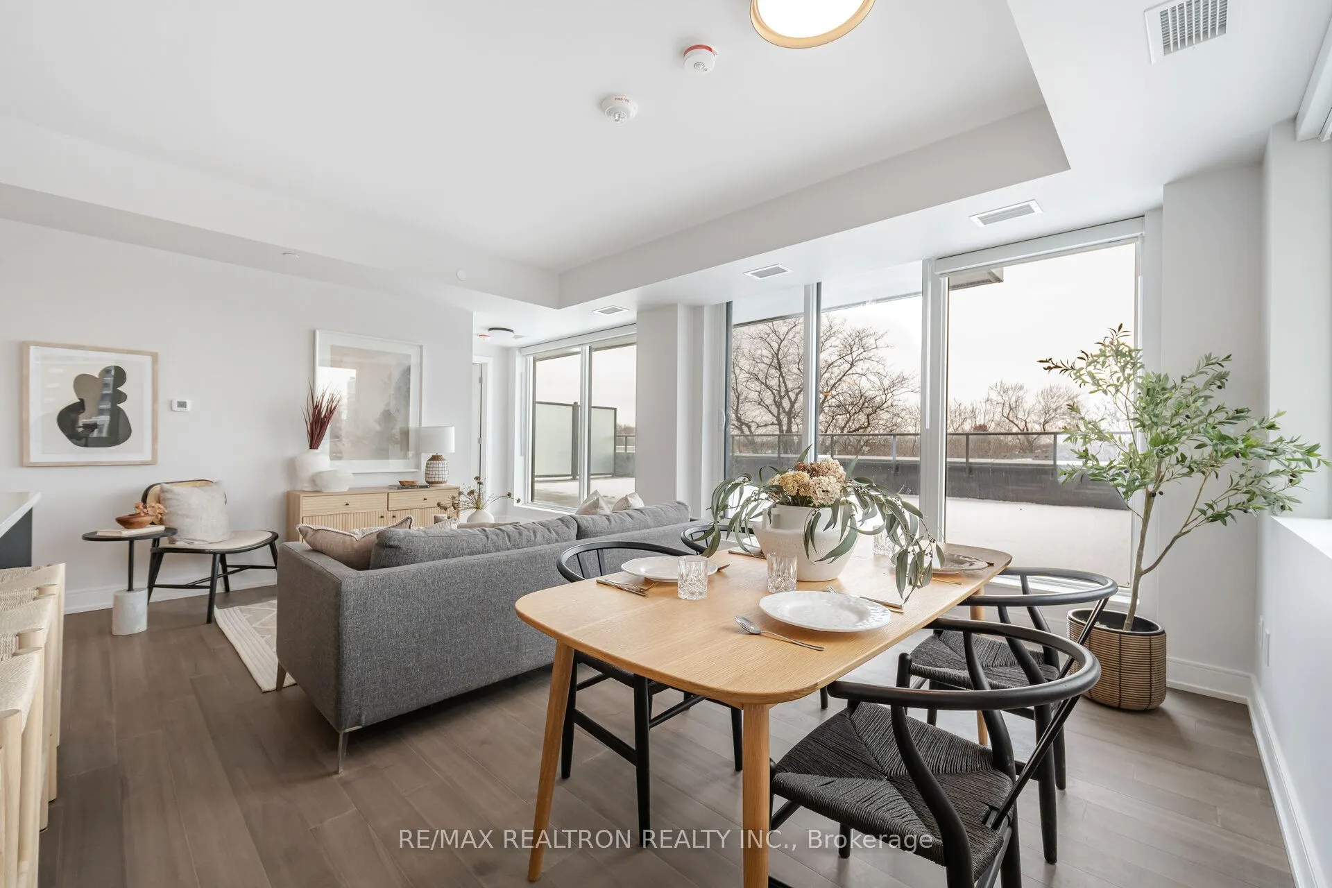 664 Spadina Avenue, #403