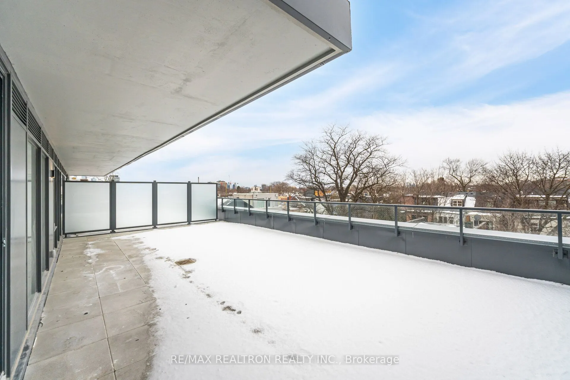 664 Spadina Avenue, #403