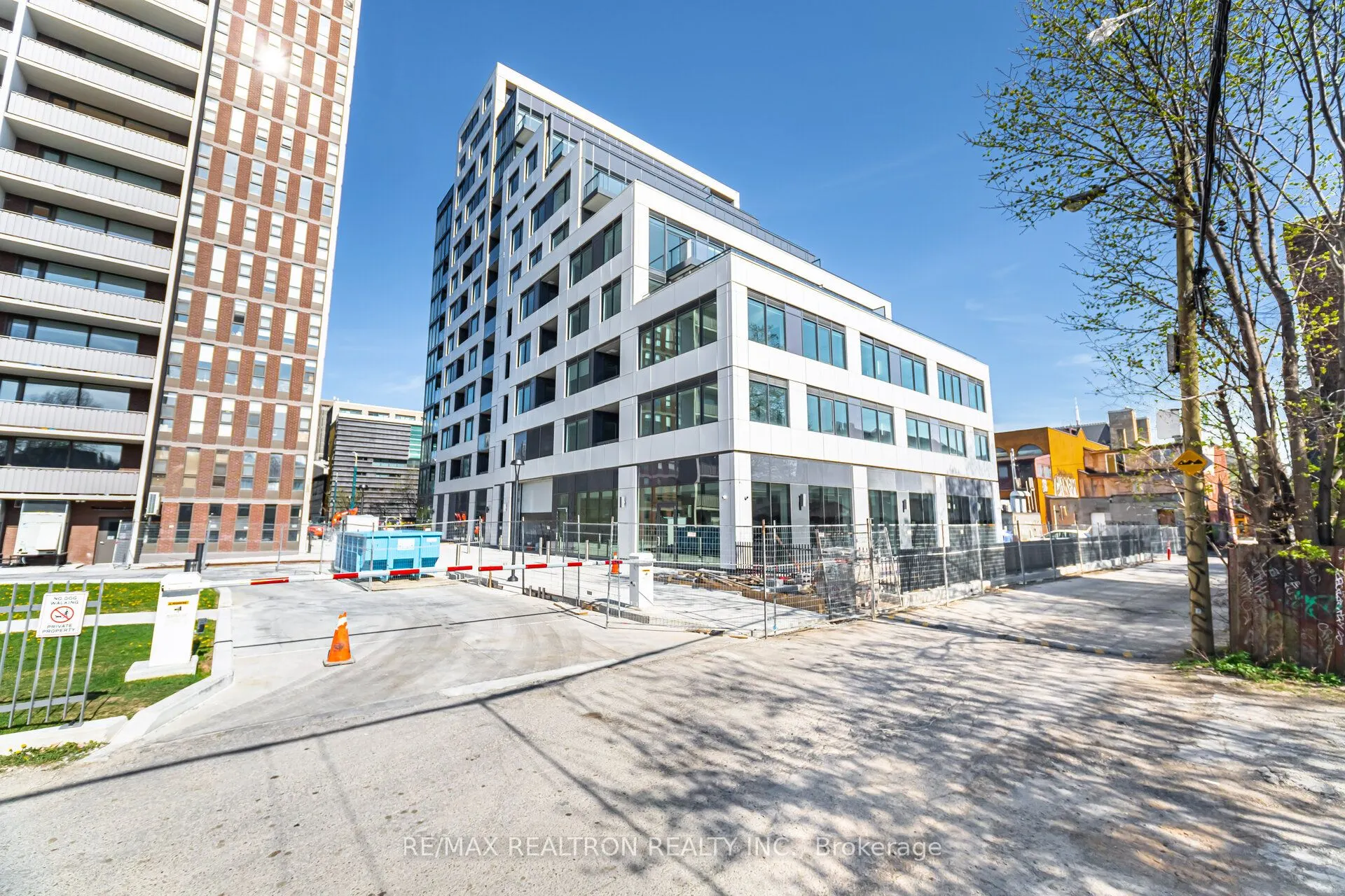 664 Spadina Avenue, #403