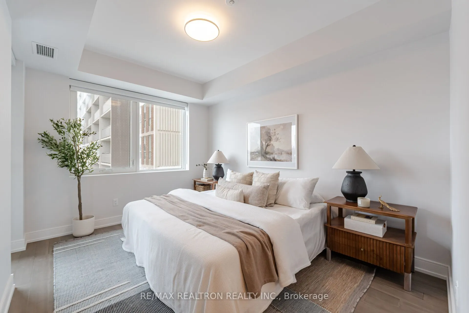 664 Spadina Avenue, #403