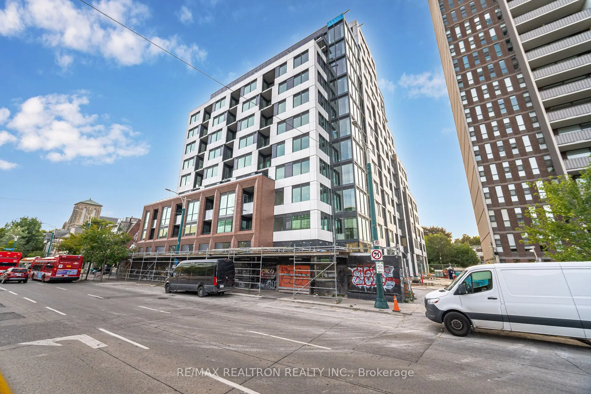 664 Spadina Avenue, #403
