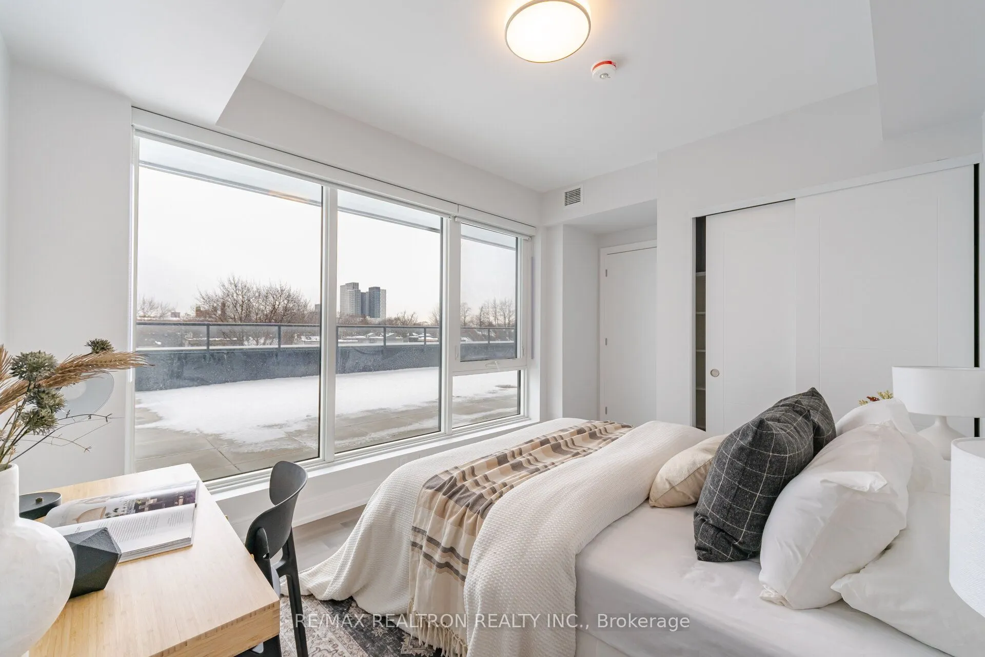 664 Spadina Avenue, #403