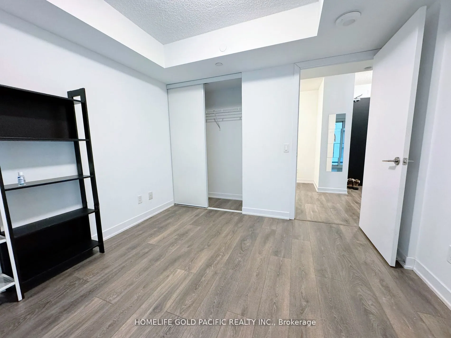 87 Peter Street, #811