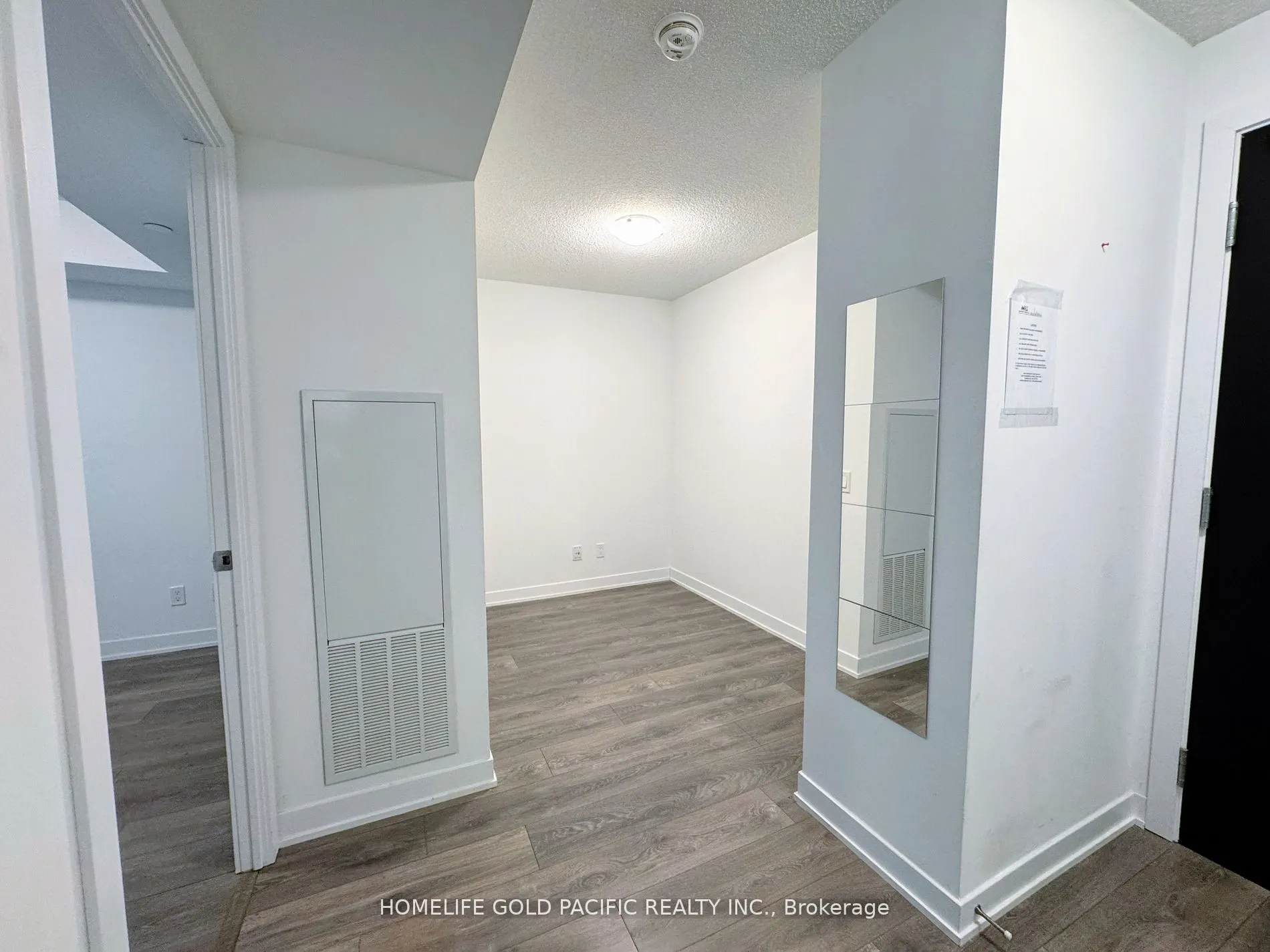 87 Peter Street, #811
