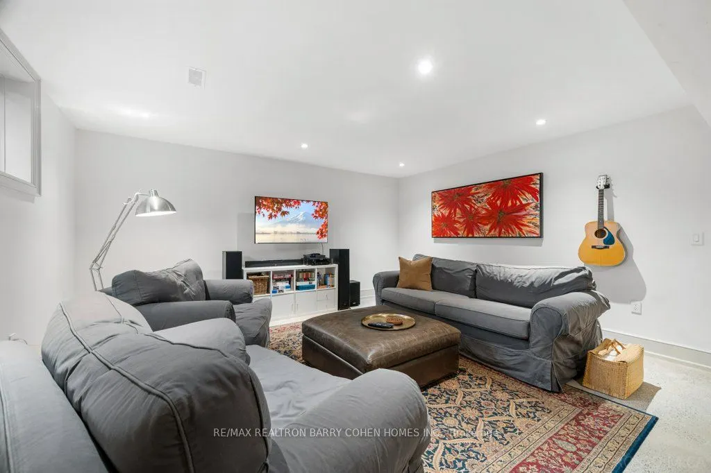 23 Lytton Boulevard
