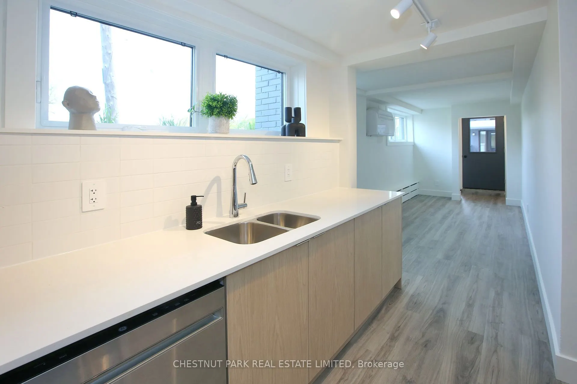 1492 Avenue Road, #1