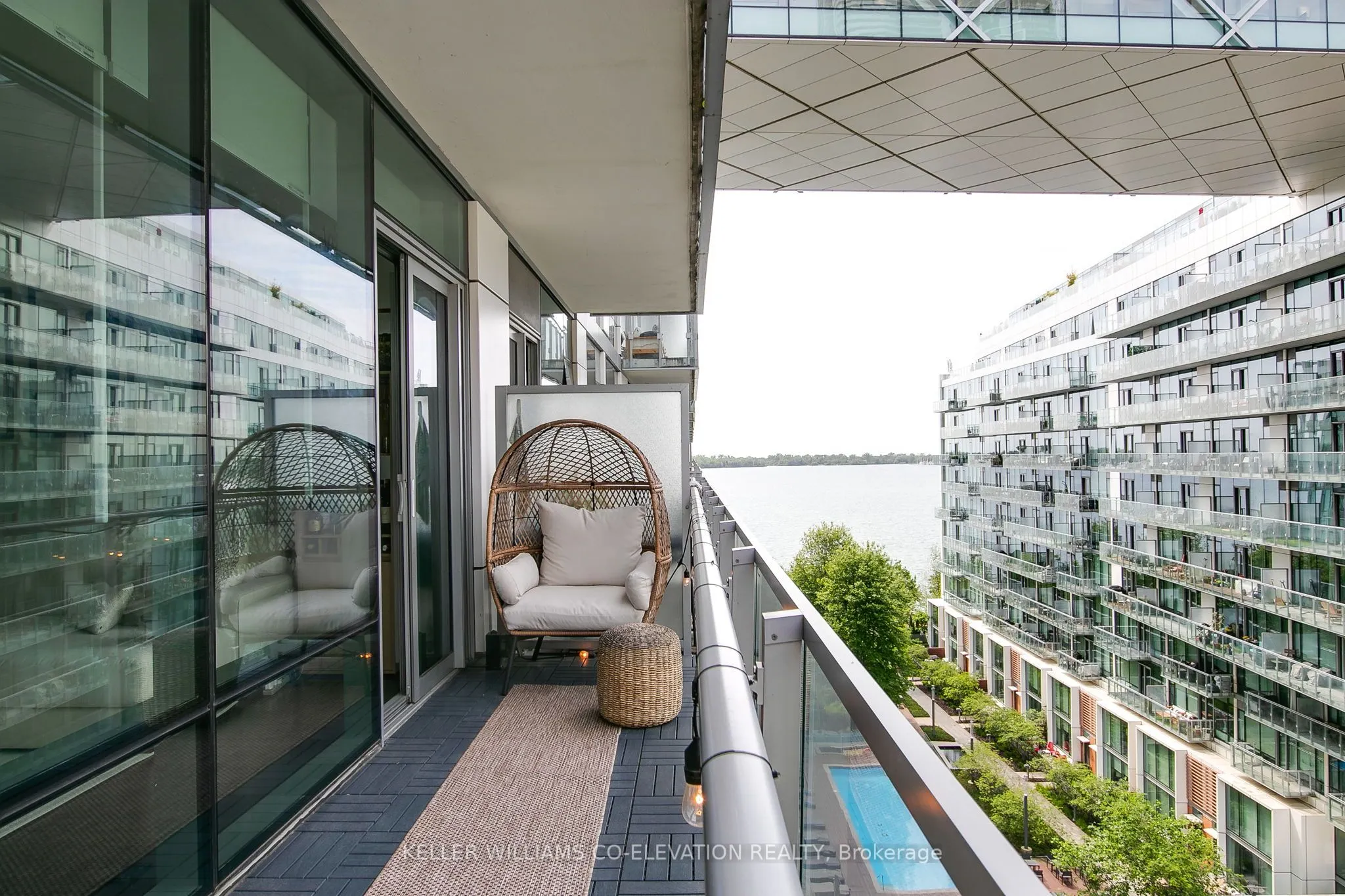 39 Queens Quay E, #835