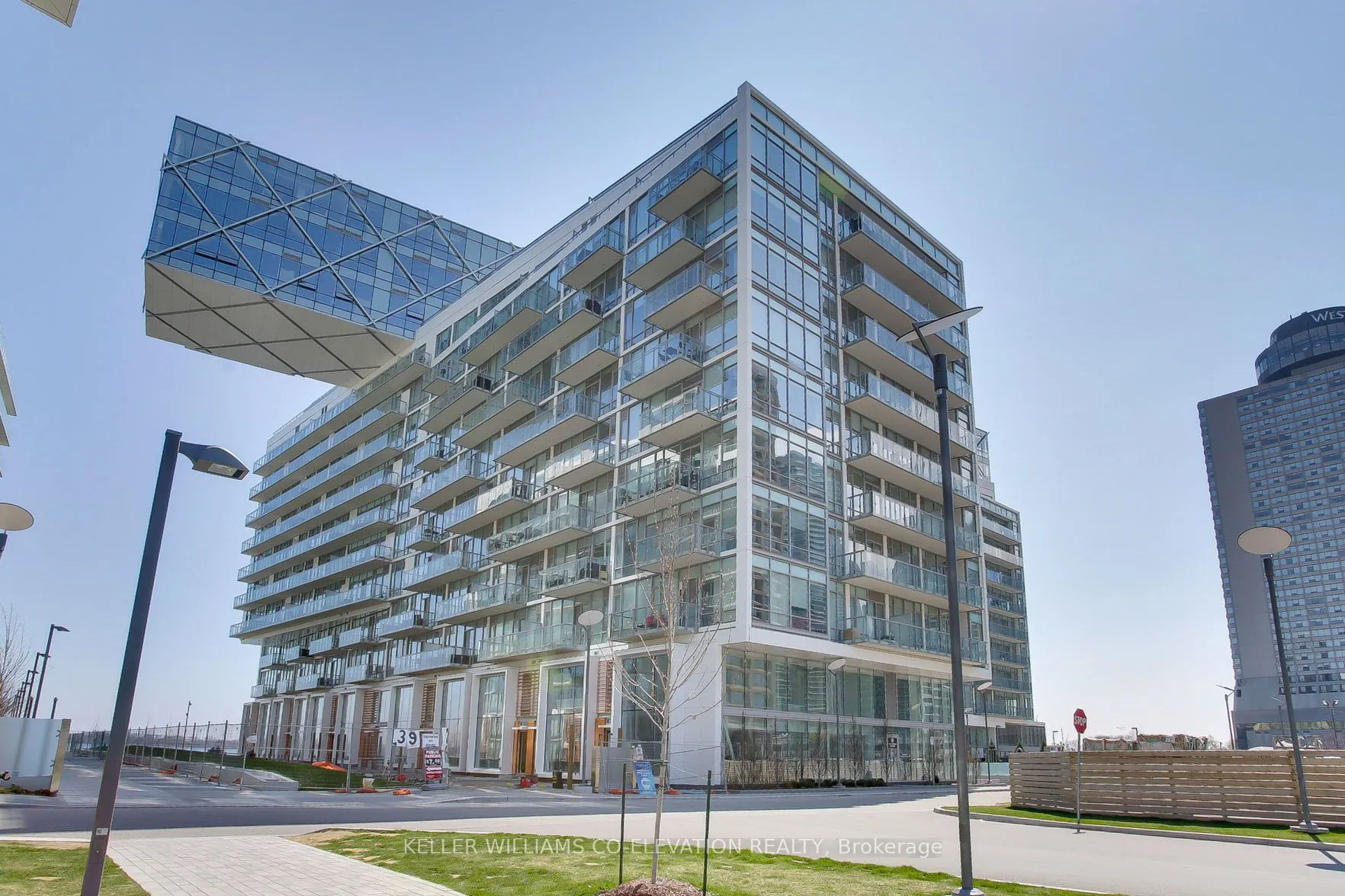 39 Queens Quay E, #835