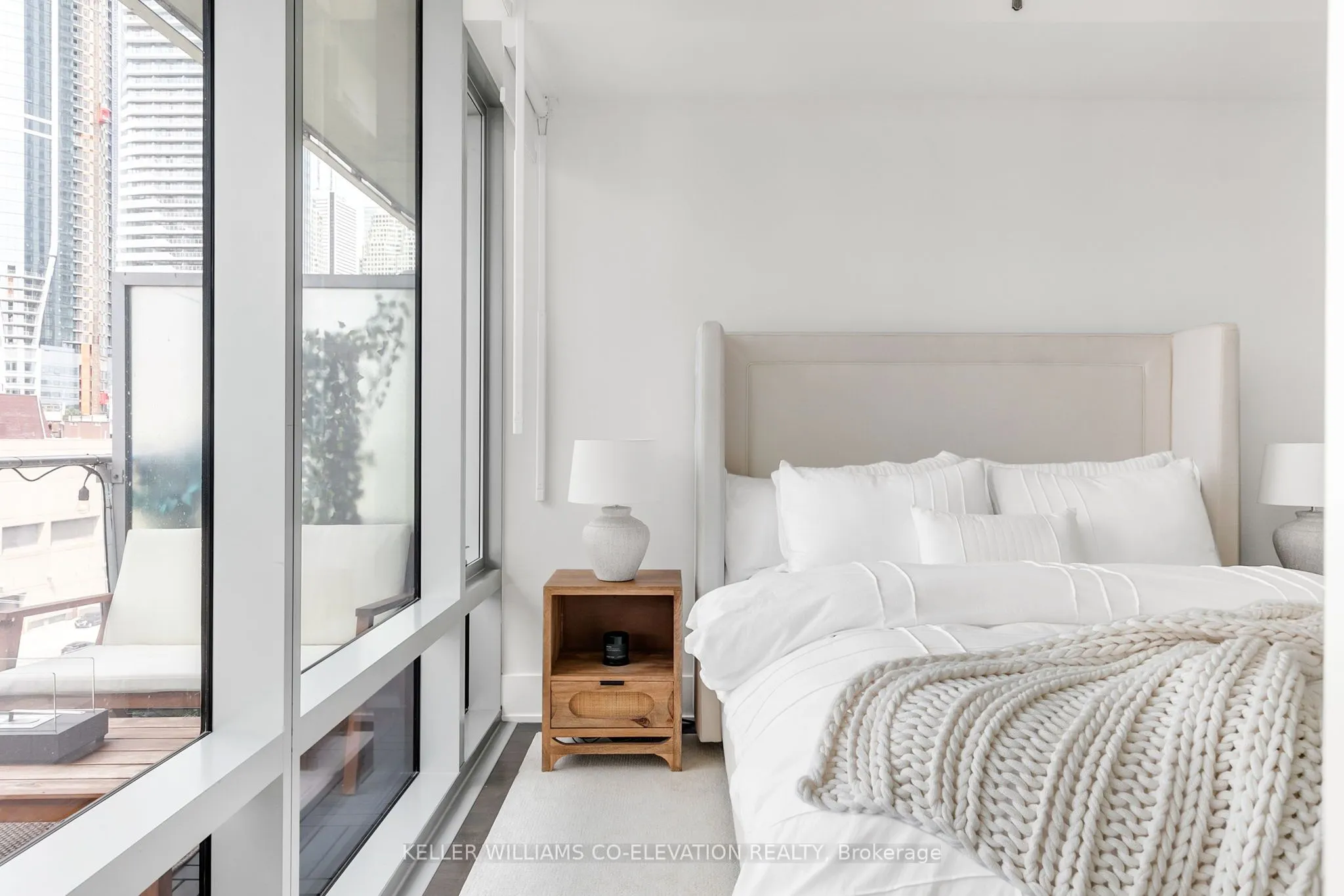 39 Queens Quay E, #835