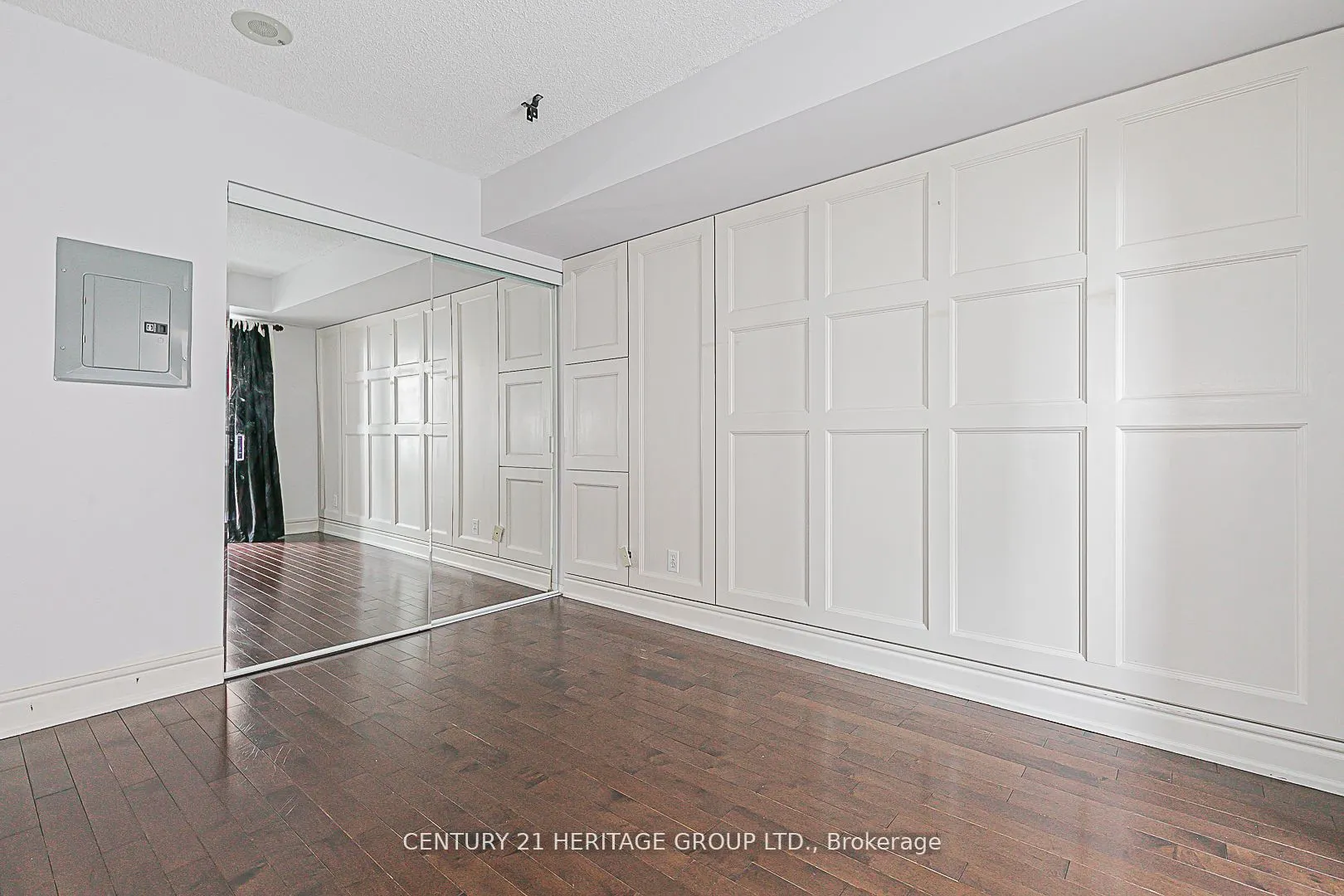 55 Harrison Garden Boulevard S, #407