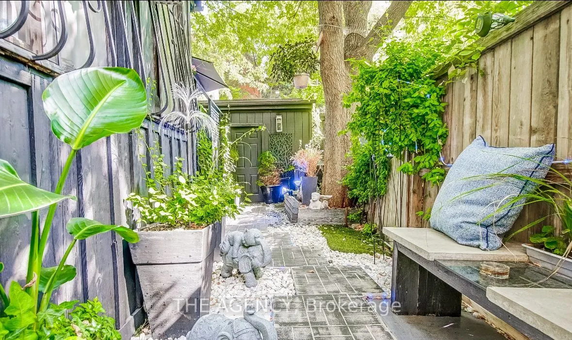 31 Rose Avenue
