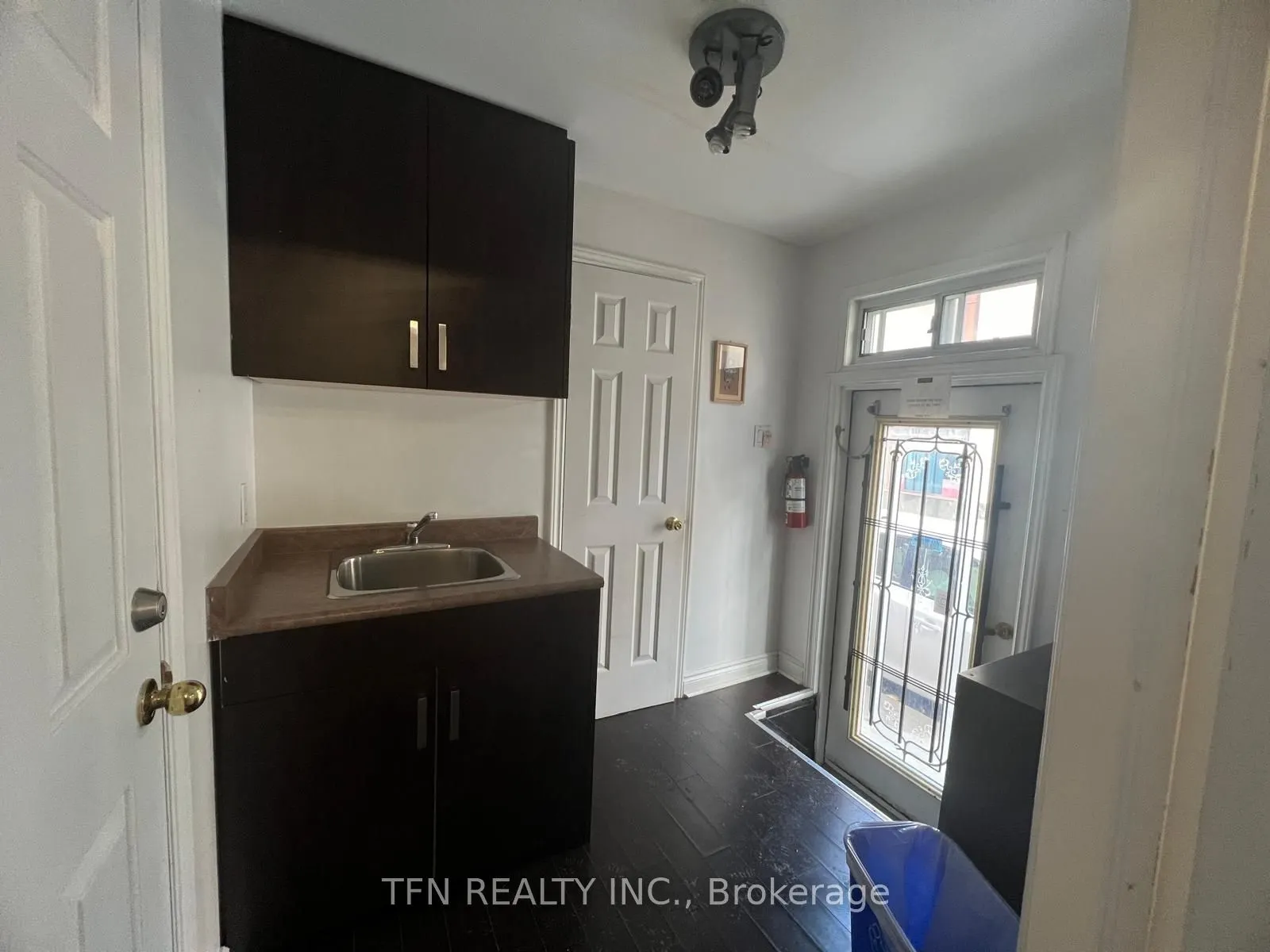 384 Queen Street E