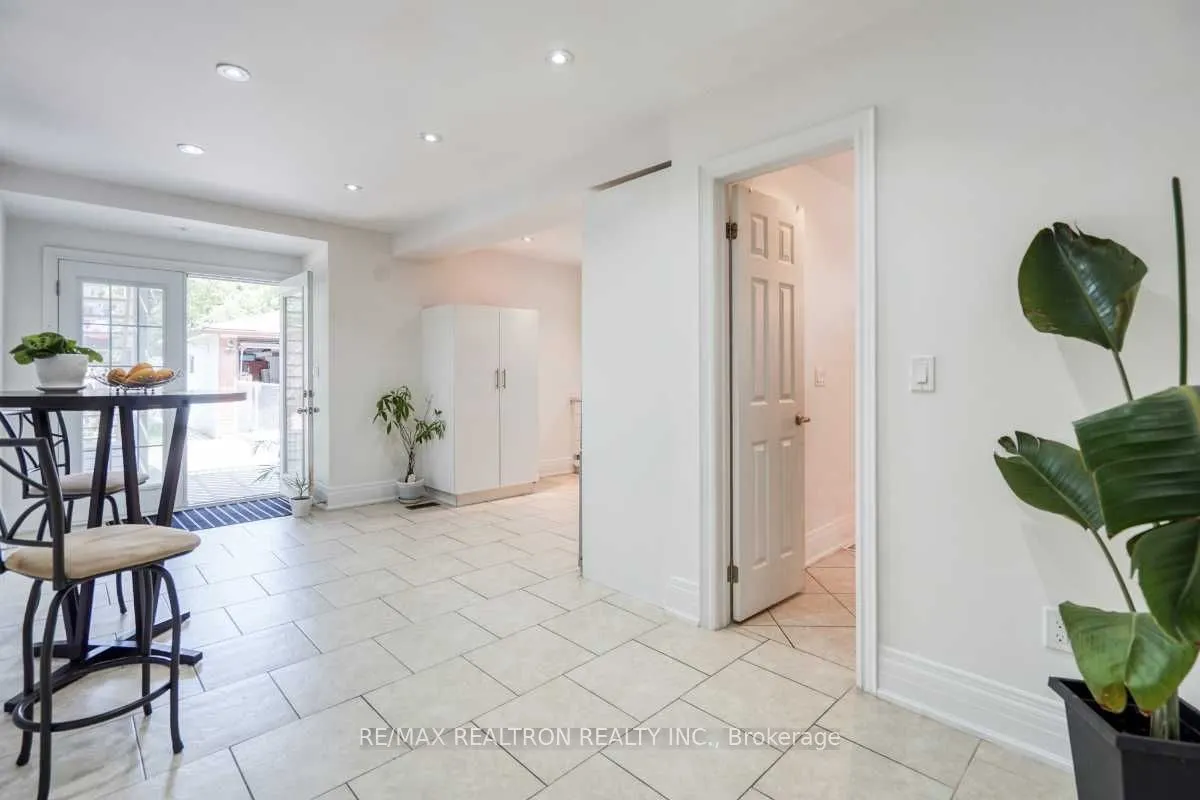 44 Jesmond Avenue N