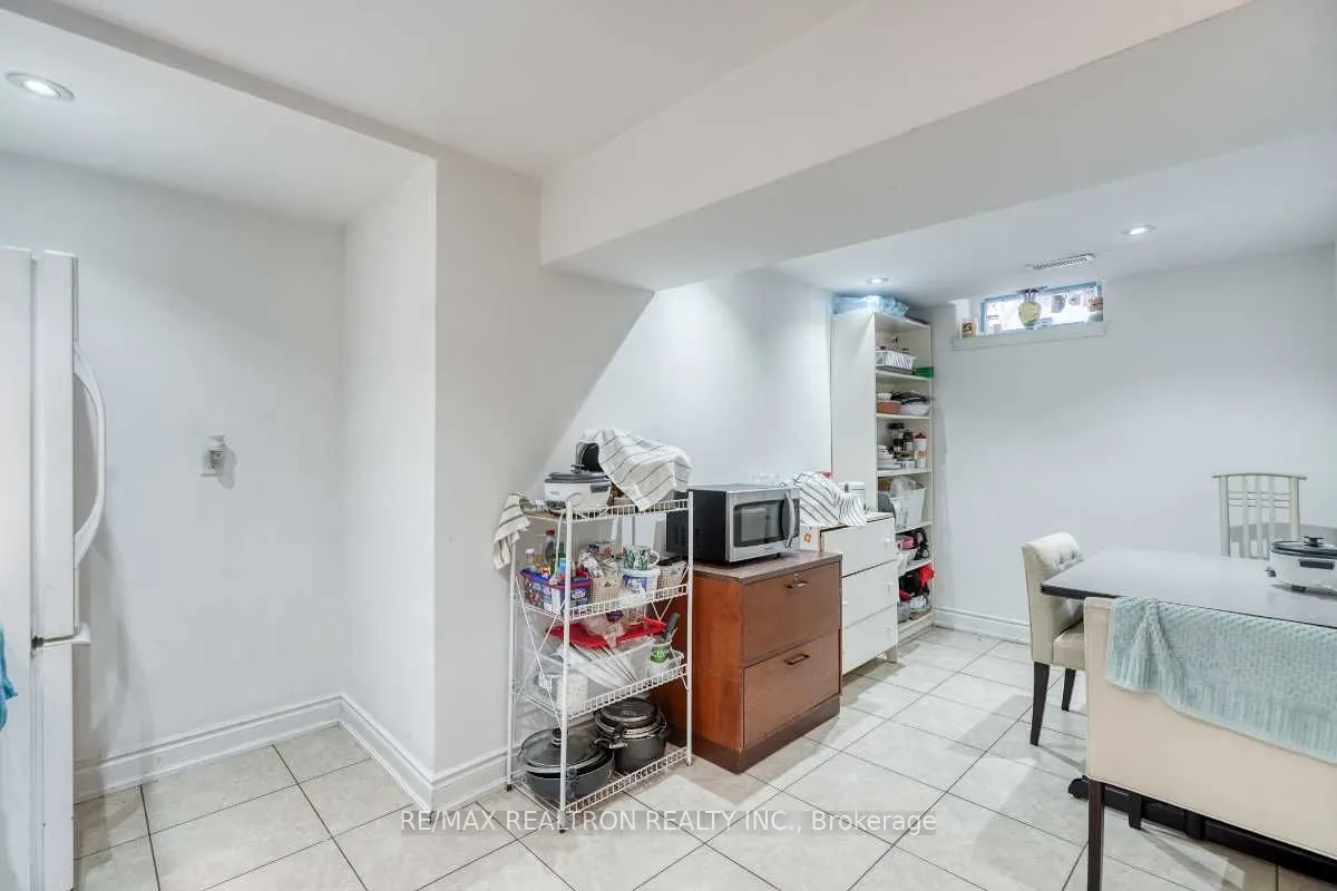 44 Jesmond Avenue N