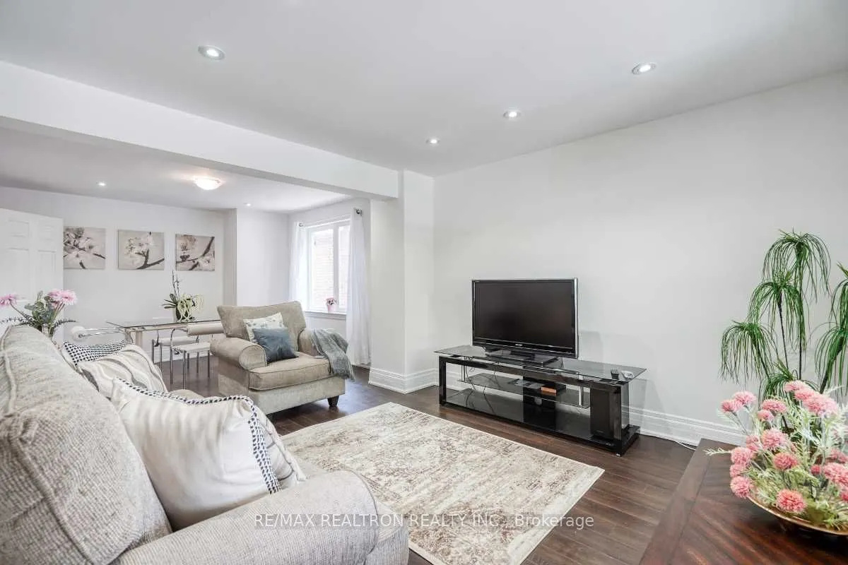 44 Jesmond Avenue N