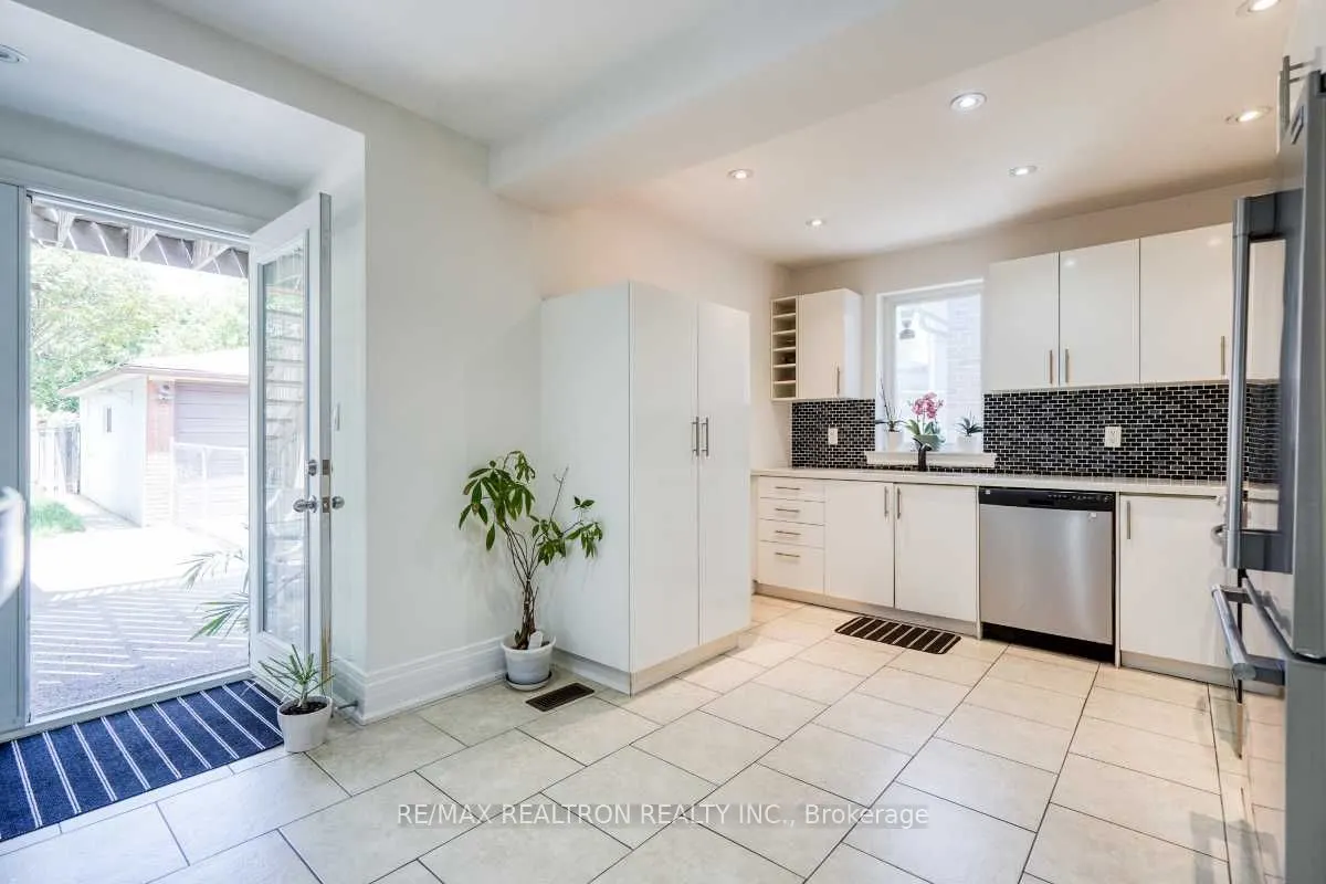 44 Jesmond Avenue N