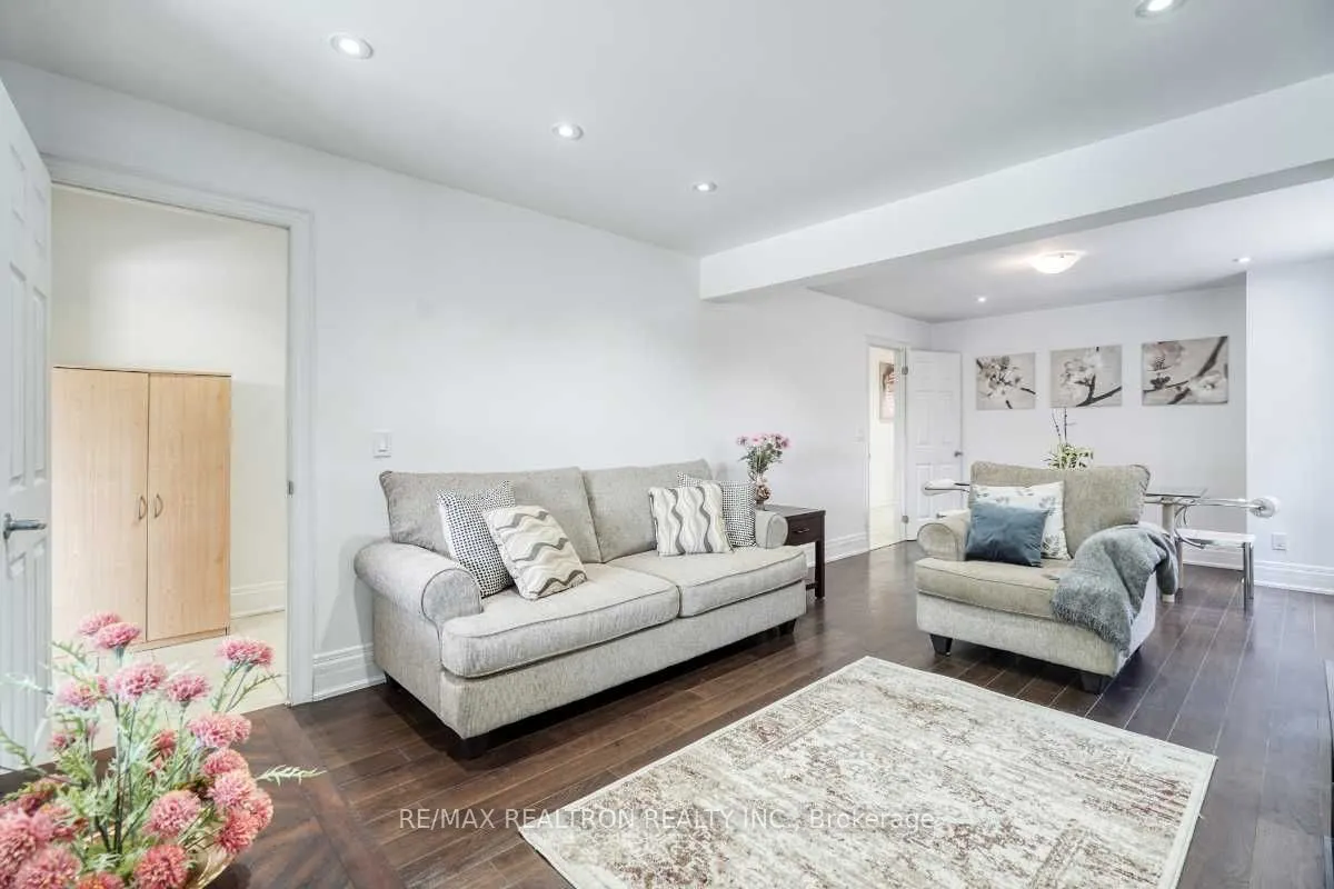 44 Jesmond Avenue N