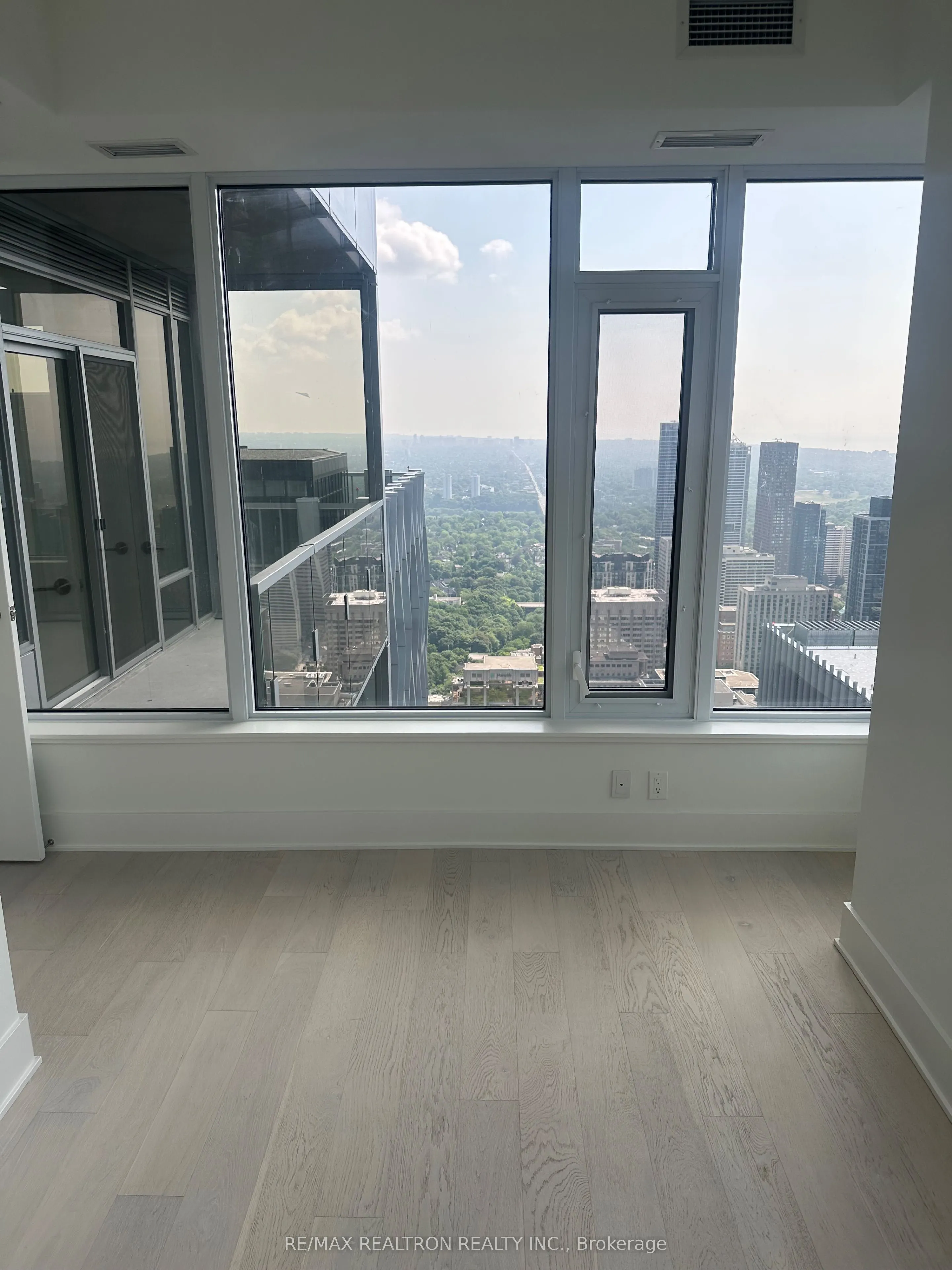 11 Yorkville Avenue, #5607
