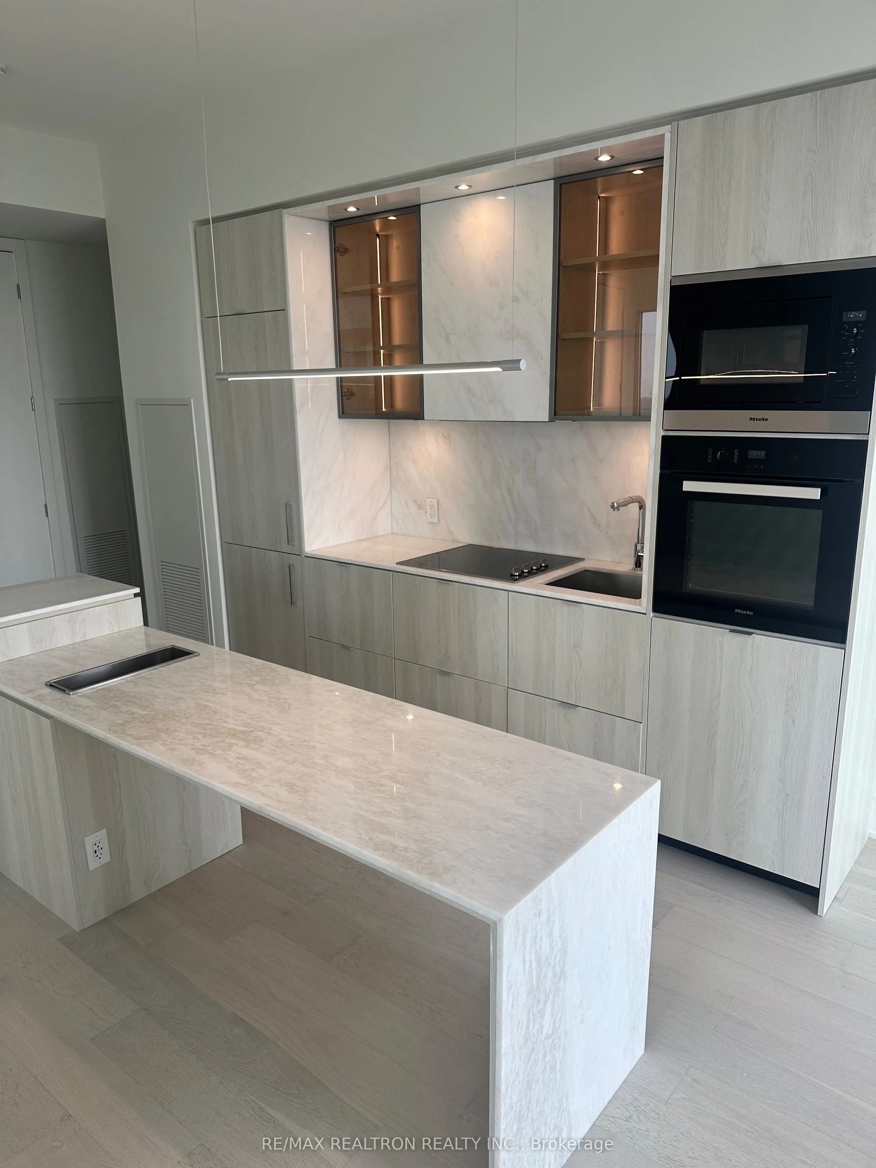 11 Yorkville Avenue, #5607