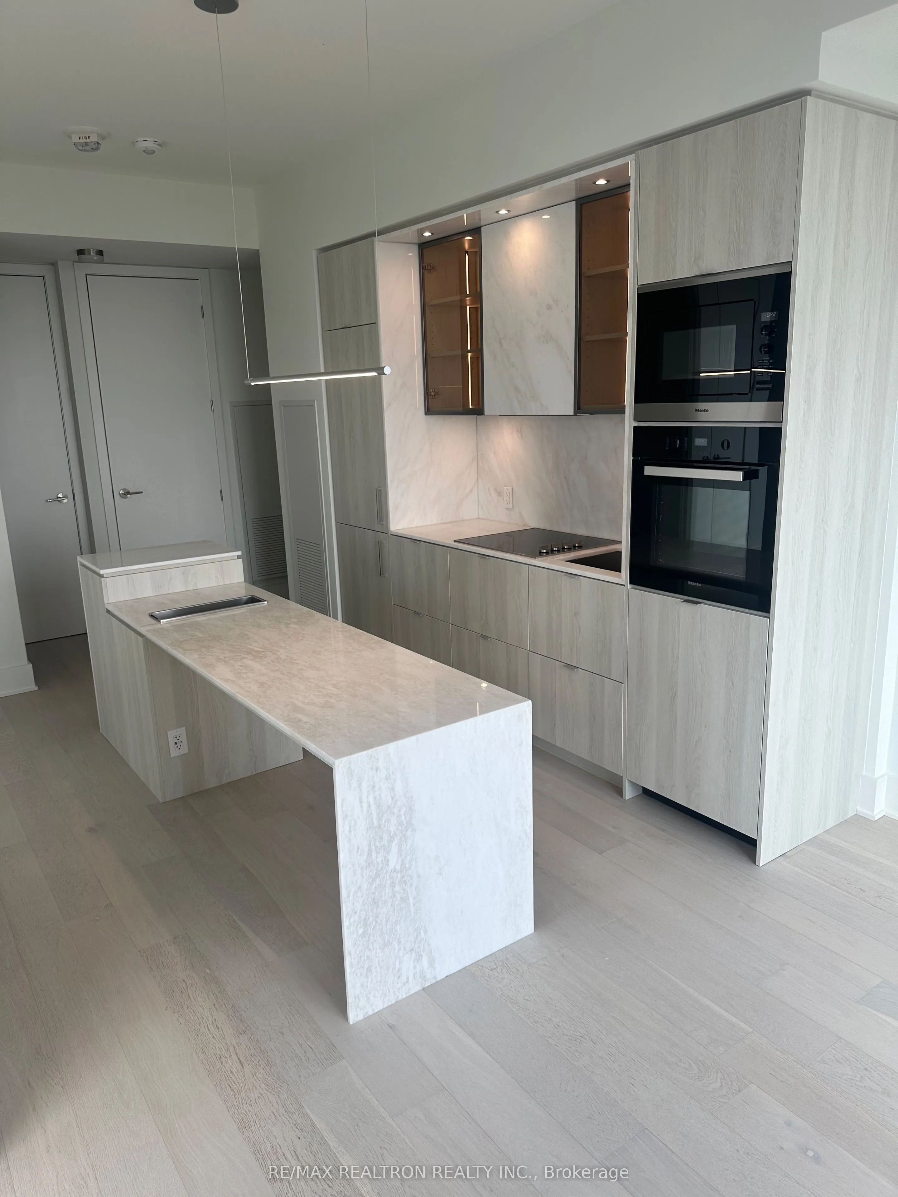 11 Yorkville Avenue, #5607