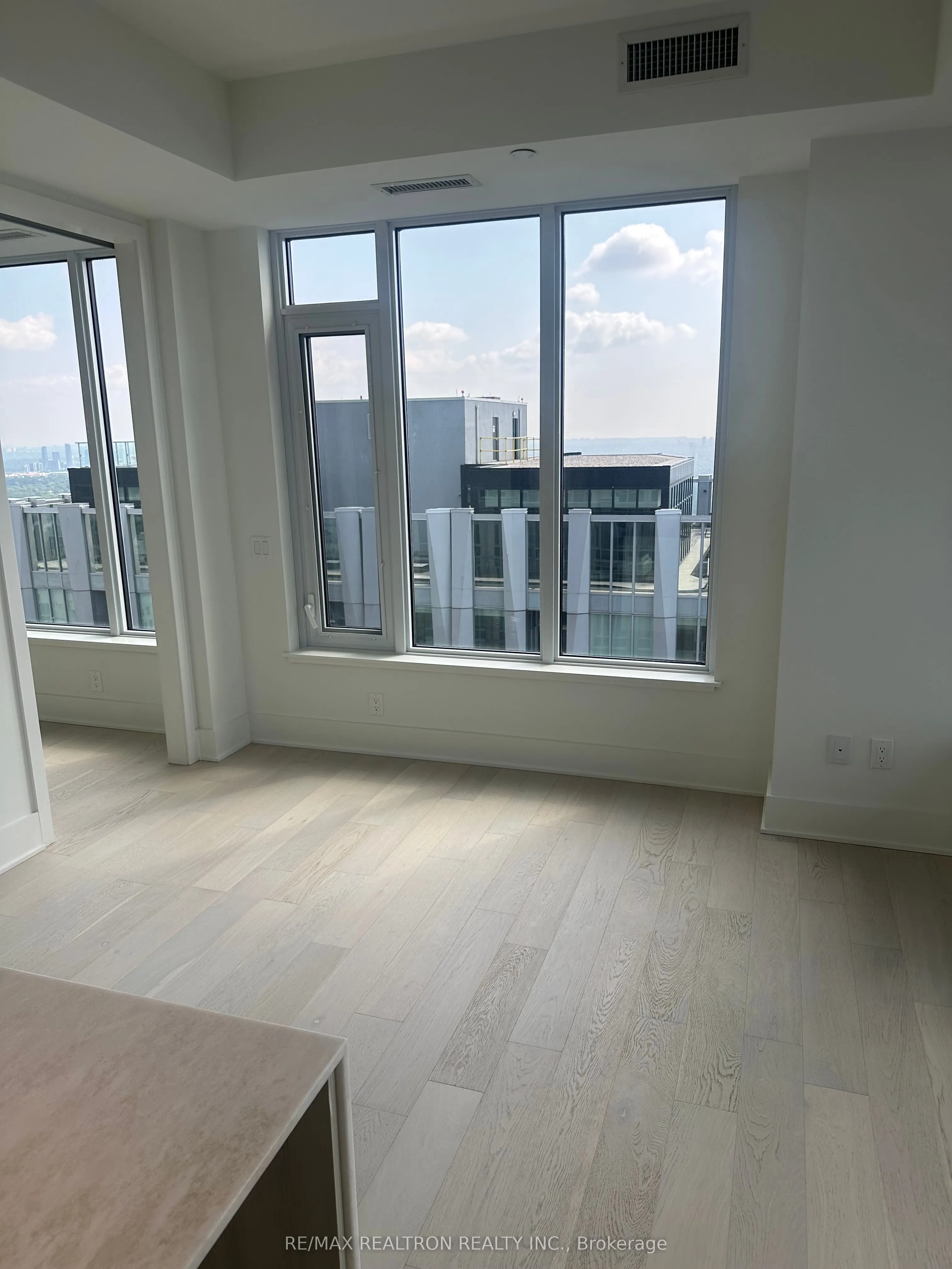 11 Yorkville Avenue, #5607