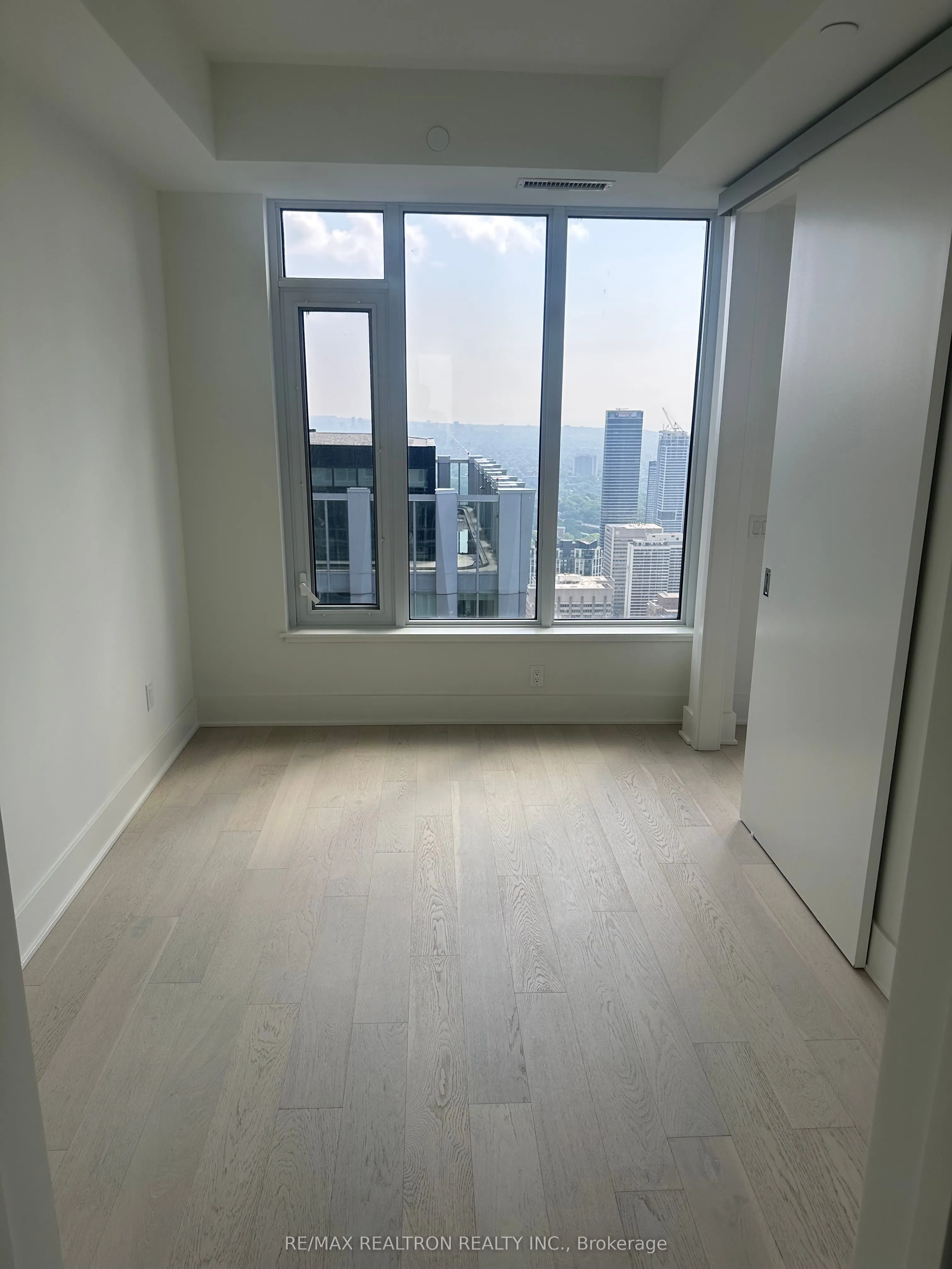 11 Yorkville Avenue, #5607