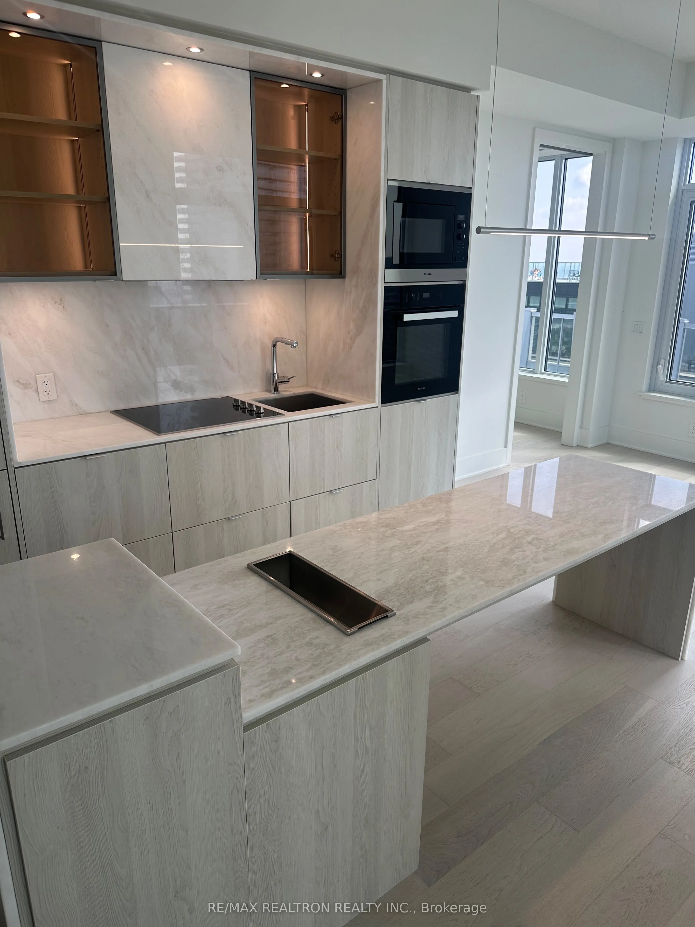 11 Yorkville Avenue, #5607