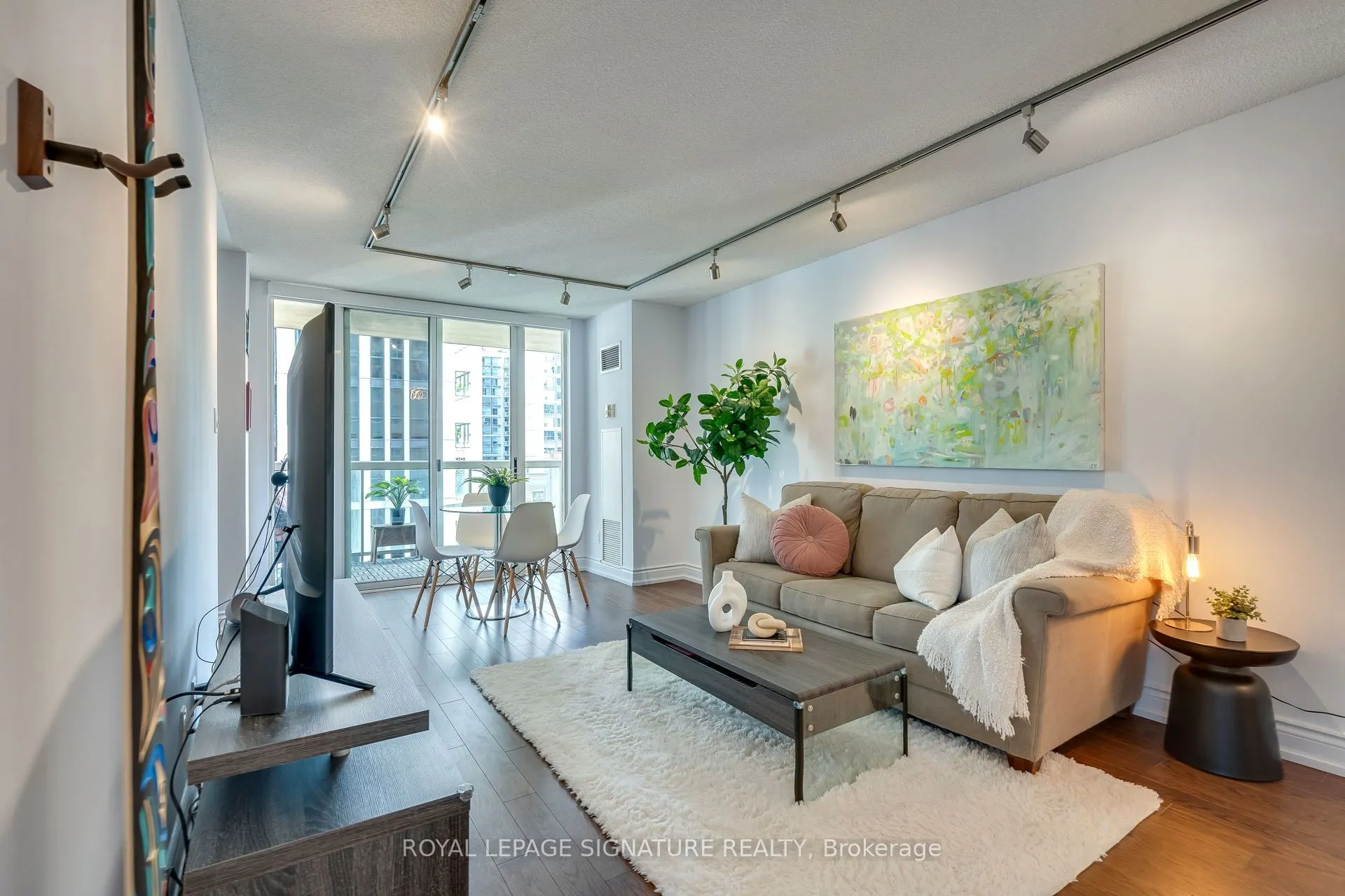 323 Richmond Street E, #712